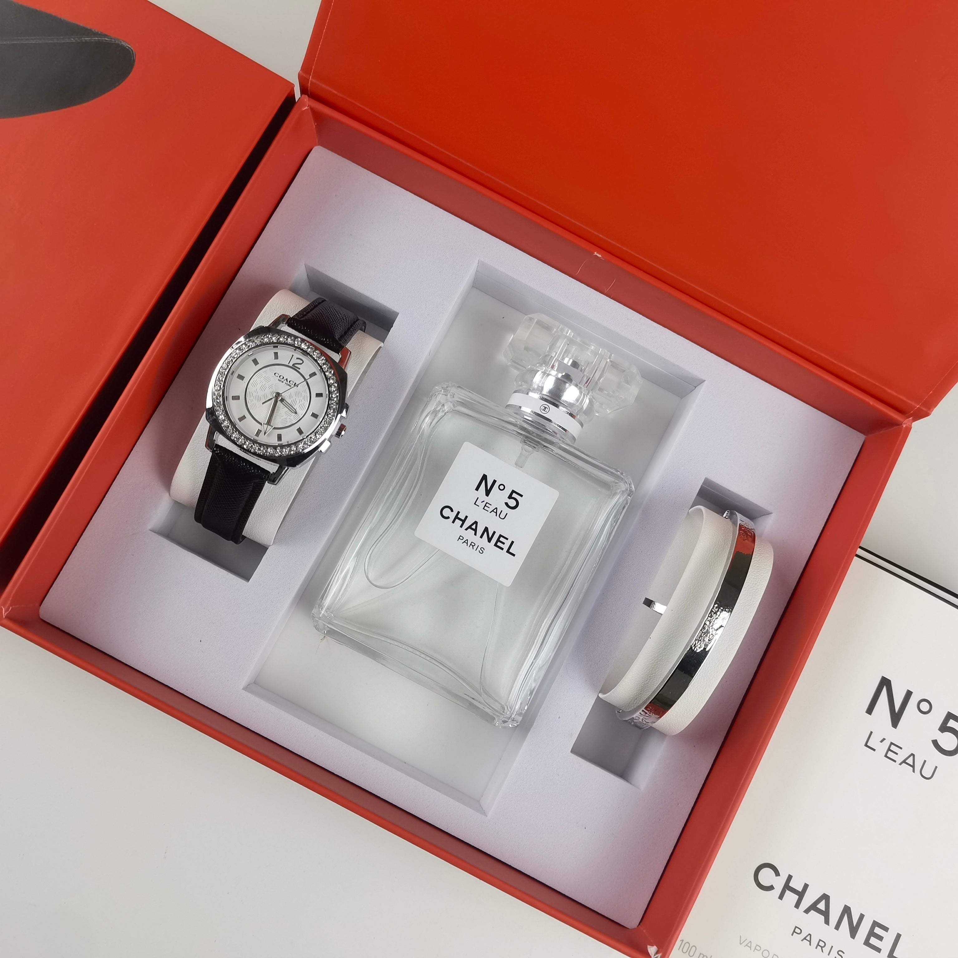 Montre inspirée de la collection des montres Coach, parfum chanel et bracelet