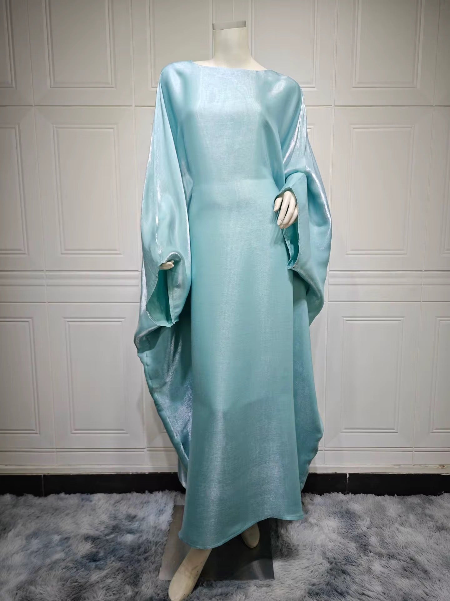 Abaya de Soirée Fluide Satinée – Style Modeste & Chic Oriental