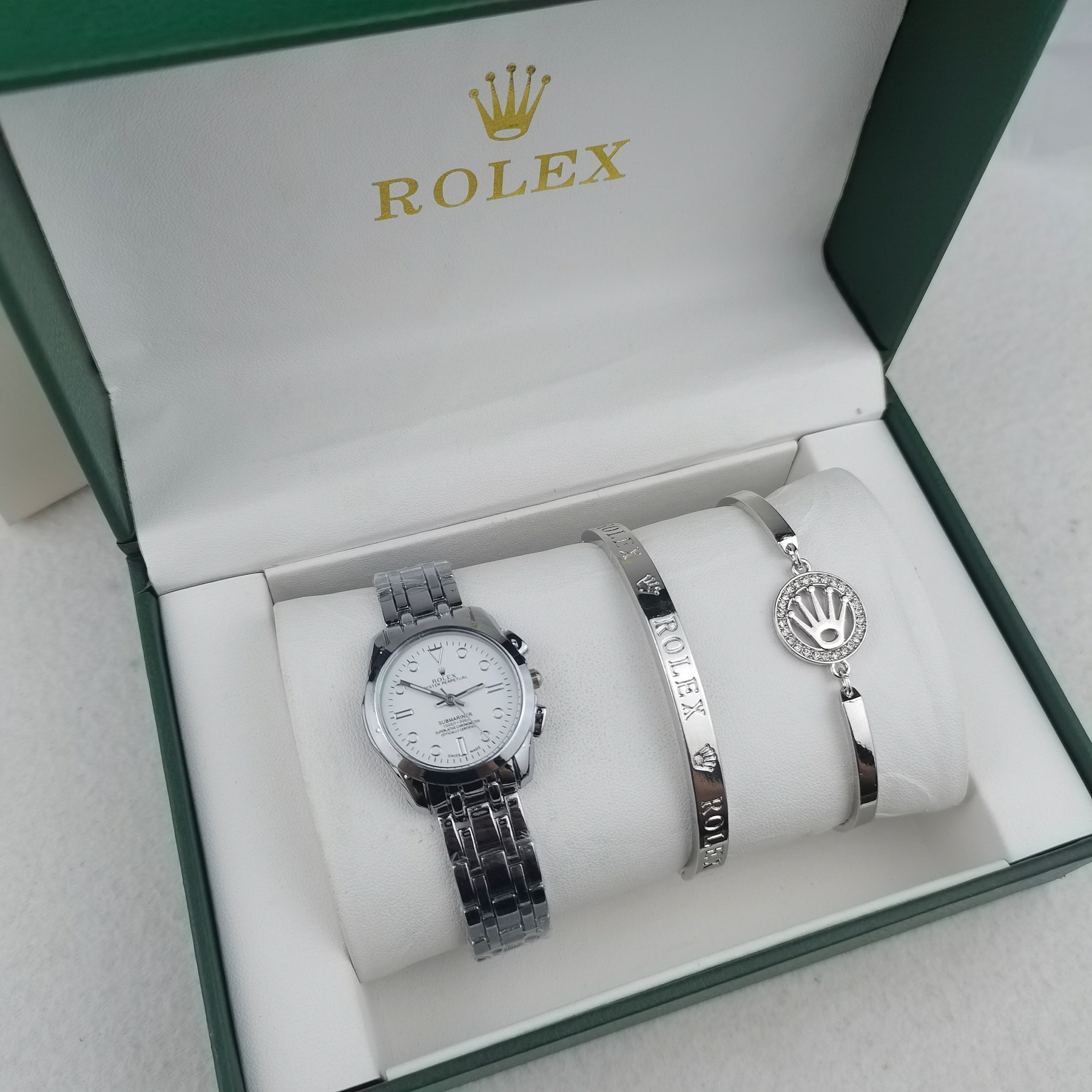 Montre inspirée de la Rolex Submariner accompagné des bracelets Rolex