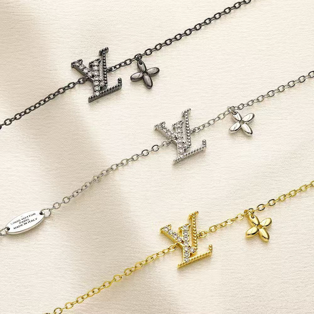 pendentifs inspirés de la collection Louis Vuitton