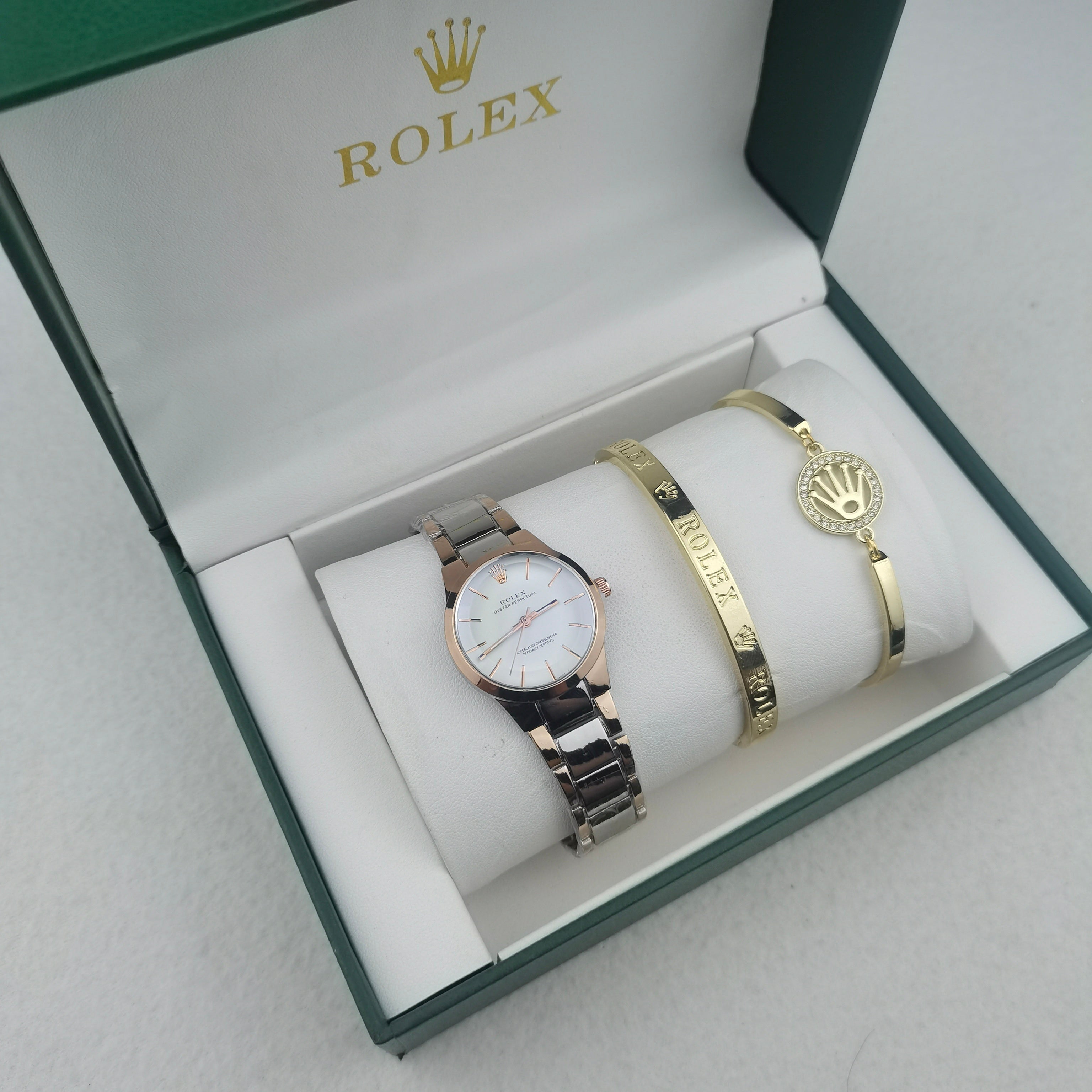 Montre inspirée de la Rolex Submariner accompagné des bracelets Rolex