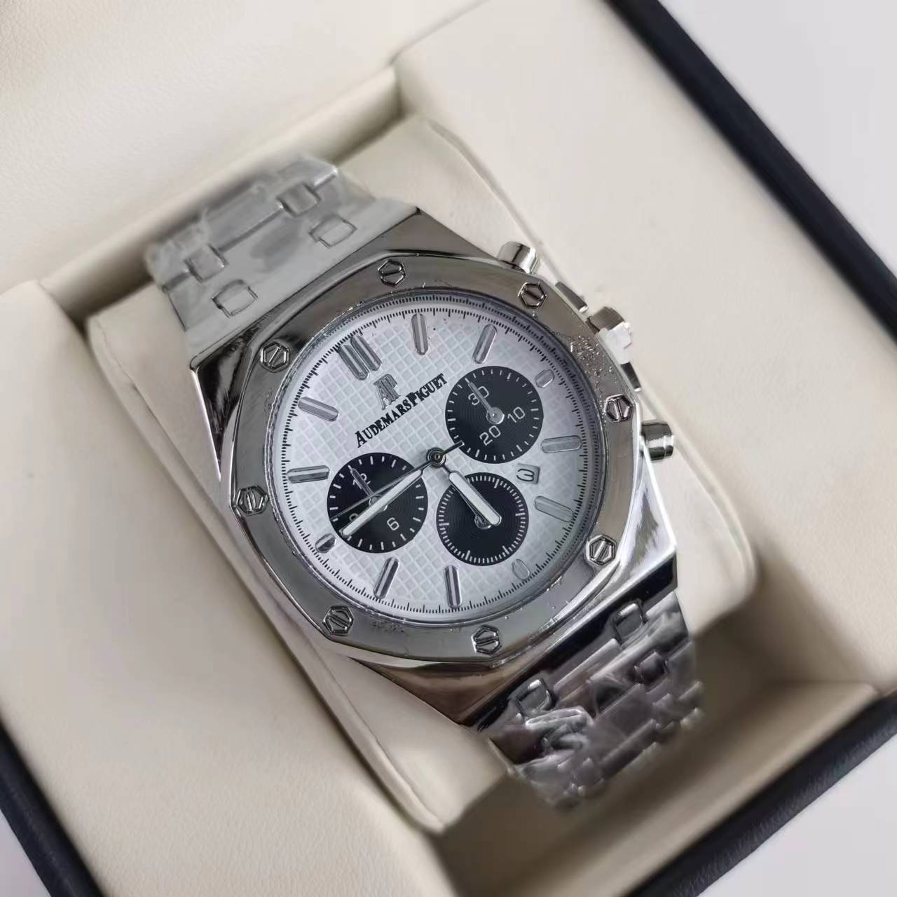 Montre inspirée de l'iconique Audemars Piguet Royal Oak