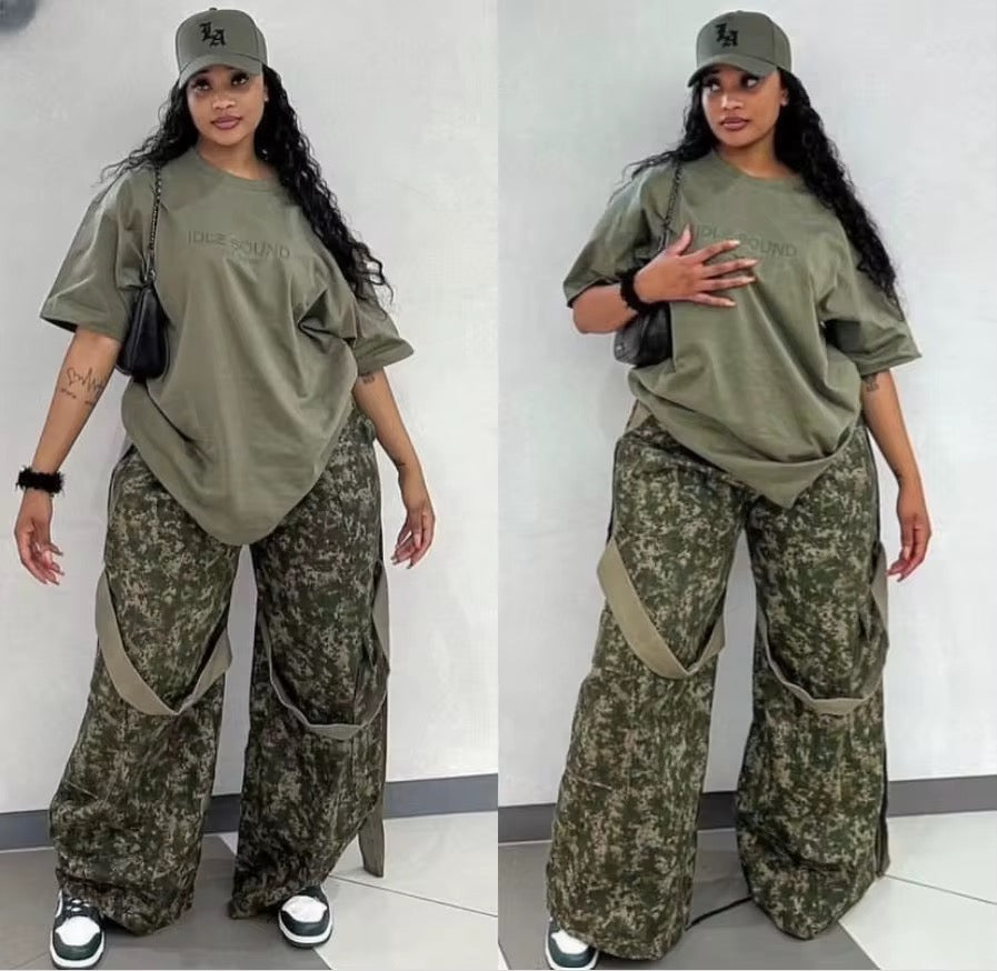 Ensemble "Military Street" – T-shirt Oversize et Pantalon Large Camouflage à Bretelles