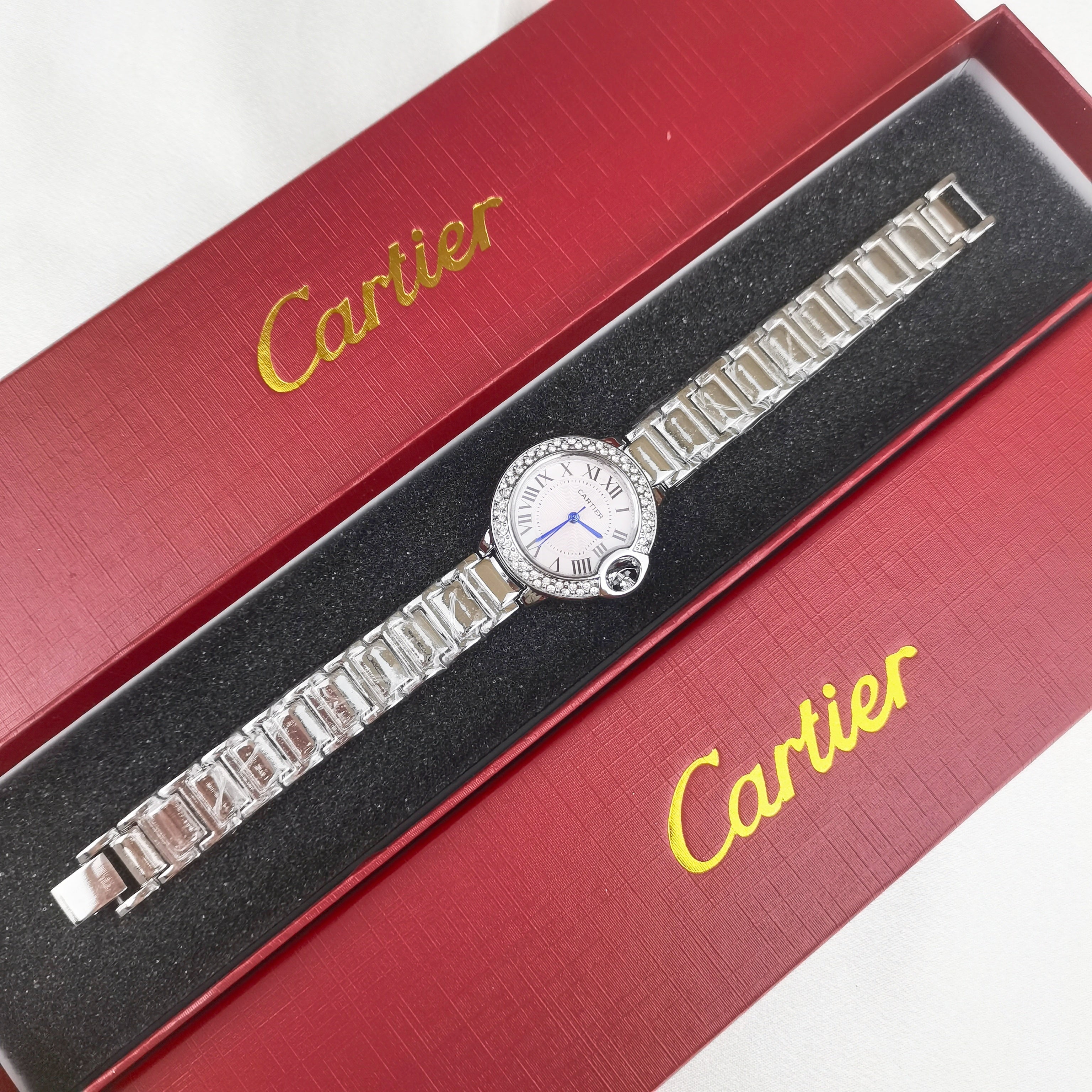 Montre inspirée de la légendaire Cartier Santos