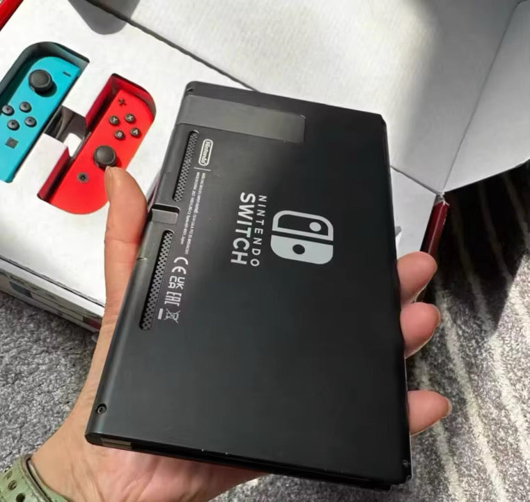 Console Nintendo Switch Modèle OLED – Écran 7 Pouces, 64 Go, Wi-Fi Haute Vitesse – Blanc Intense