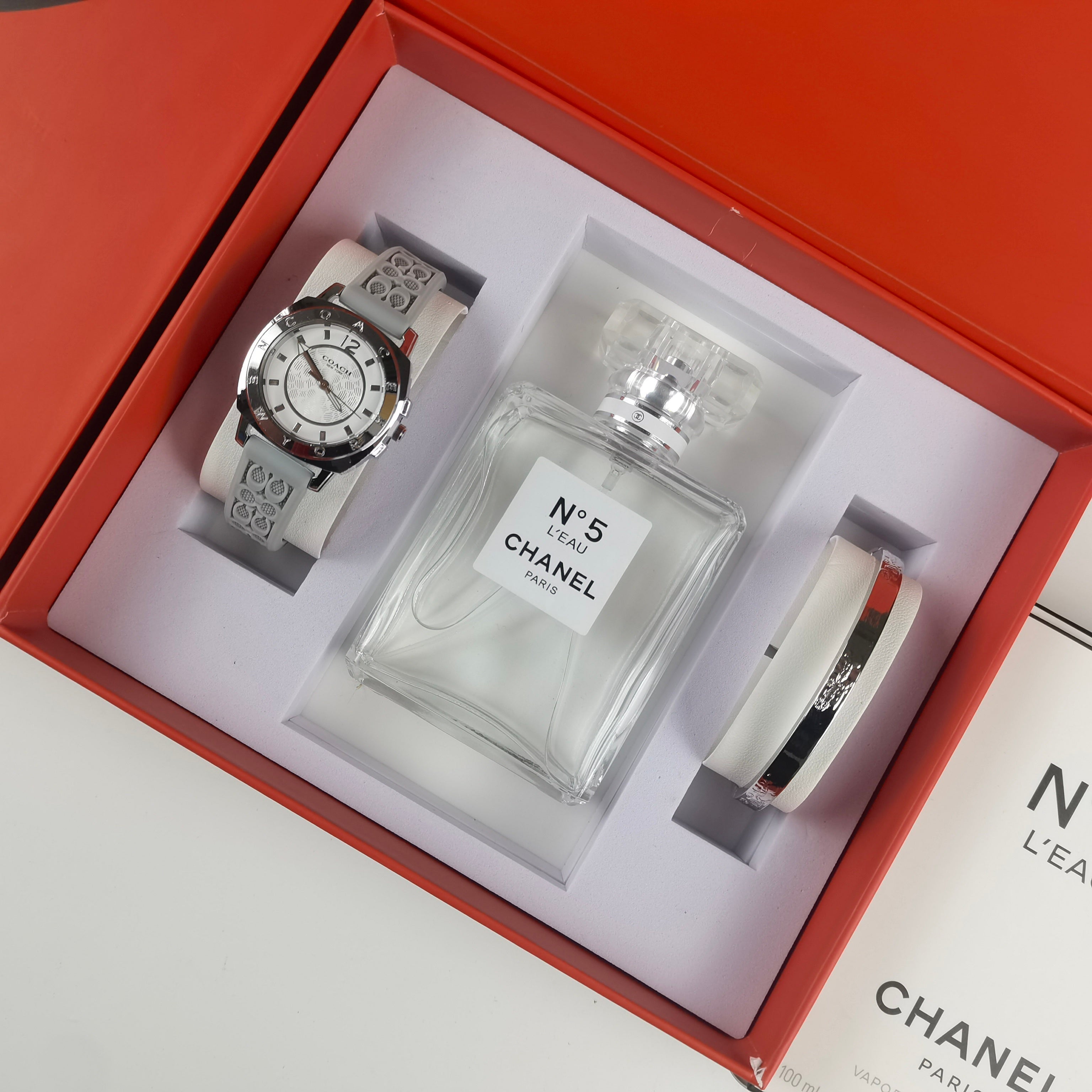 Montre inspirée de la collection des montres Coach, parfum chanel et bracelet