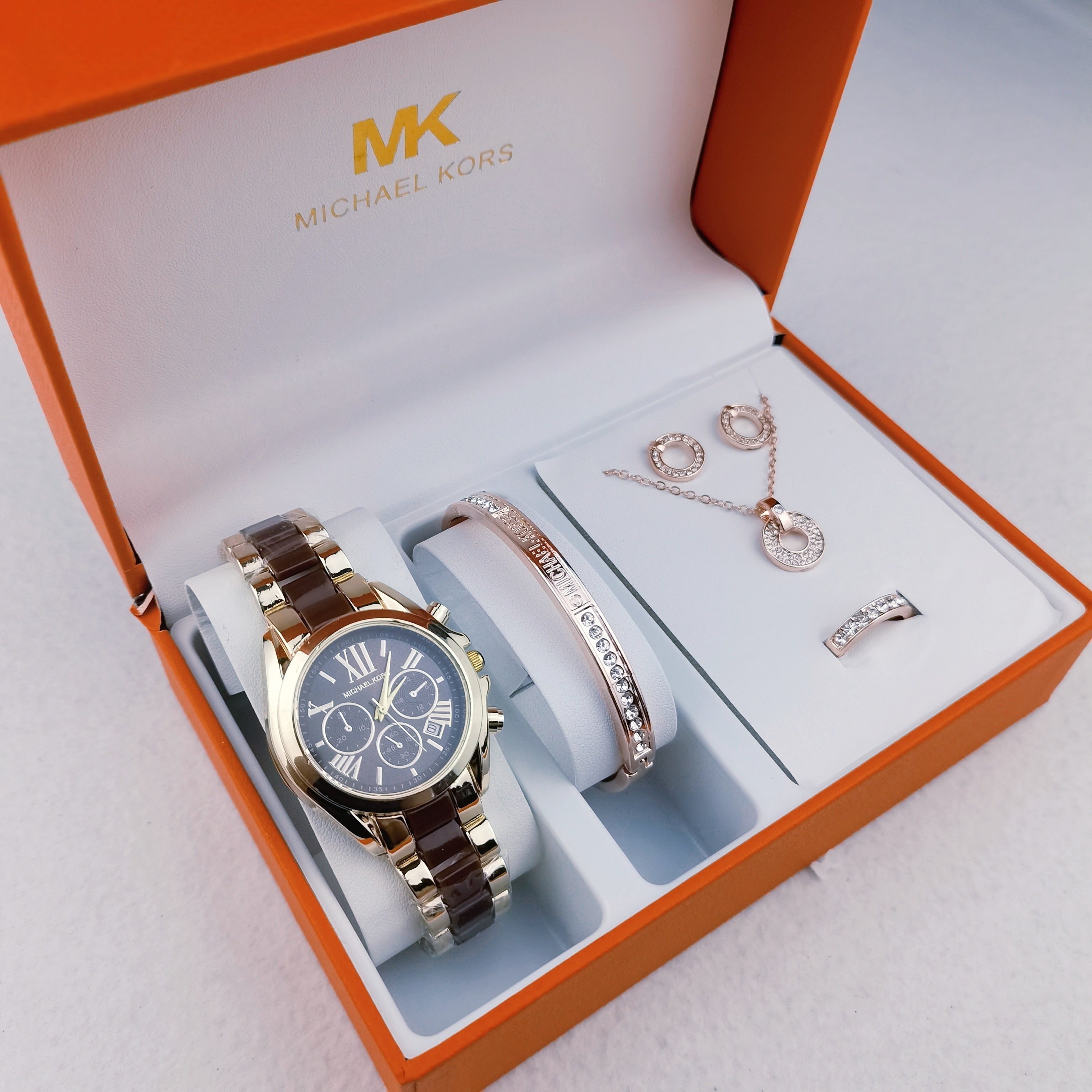 Montre inspirée de la Michael Kors (MK) accompagné des bracelets et bijoux Rolex