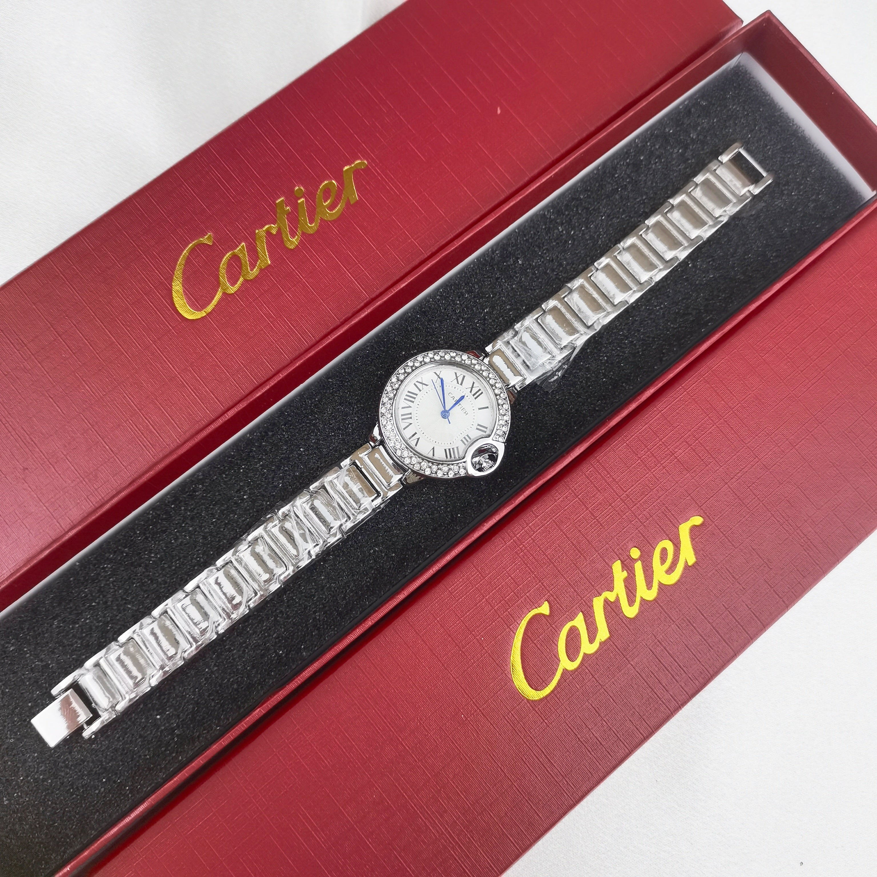 Montre inspirée de la légendaire Cartier Santos