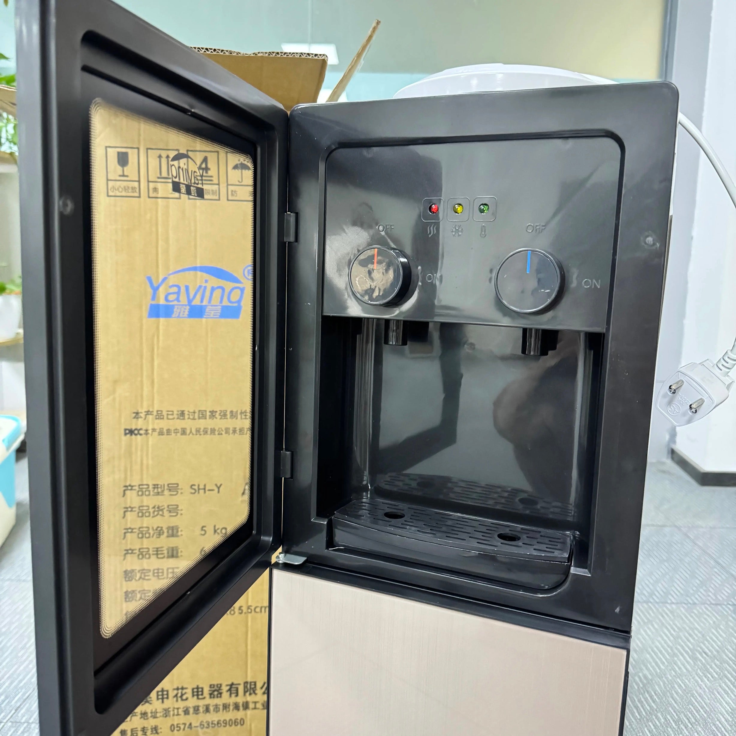 Fontaine à Eau Design – Distributeur d'Eau Chaude & Froide pour Bouteille