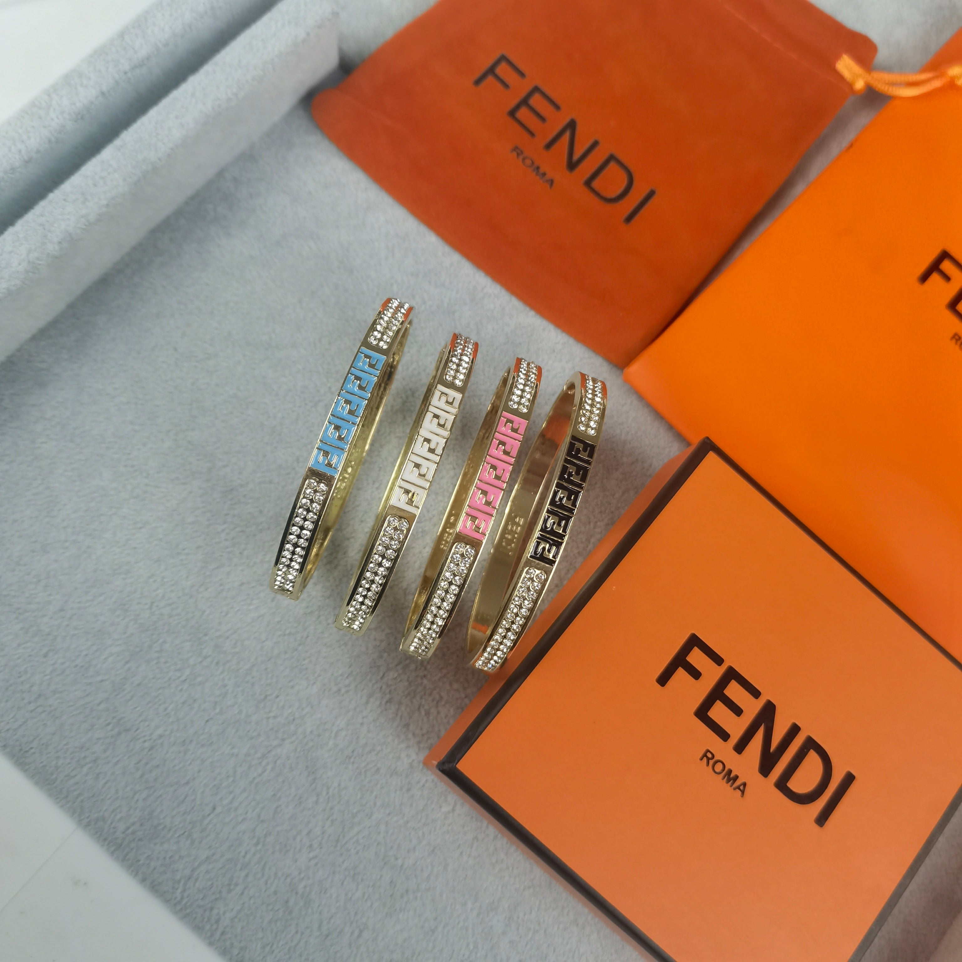 bracelet Inspiré de la celebre jonc de Fendi