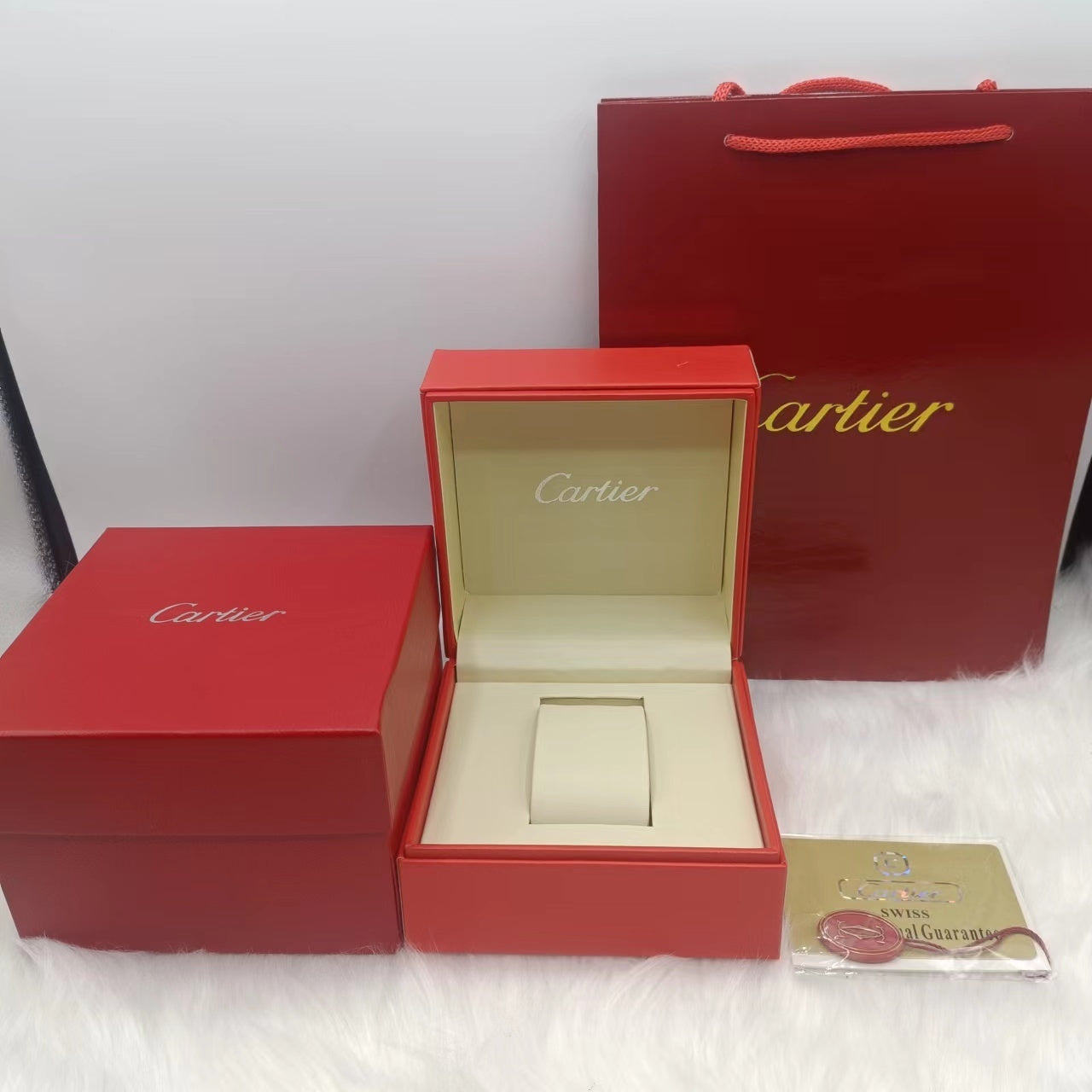 Boitier des montres cartier, Dior, Gucci, Chanel, LV