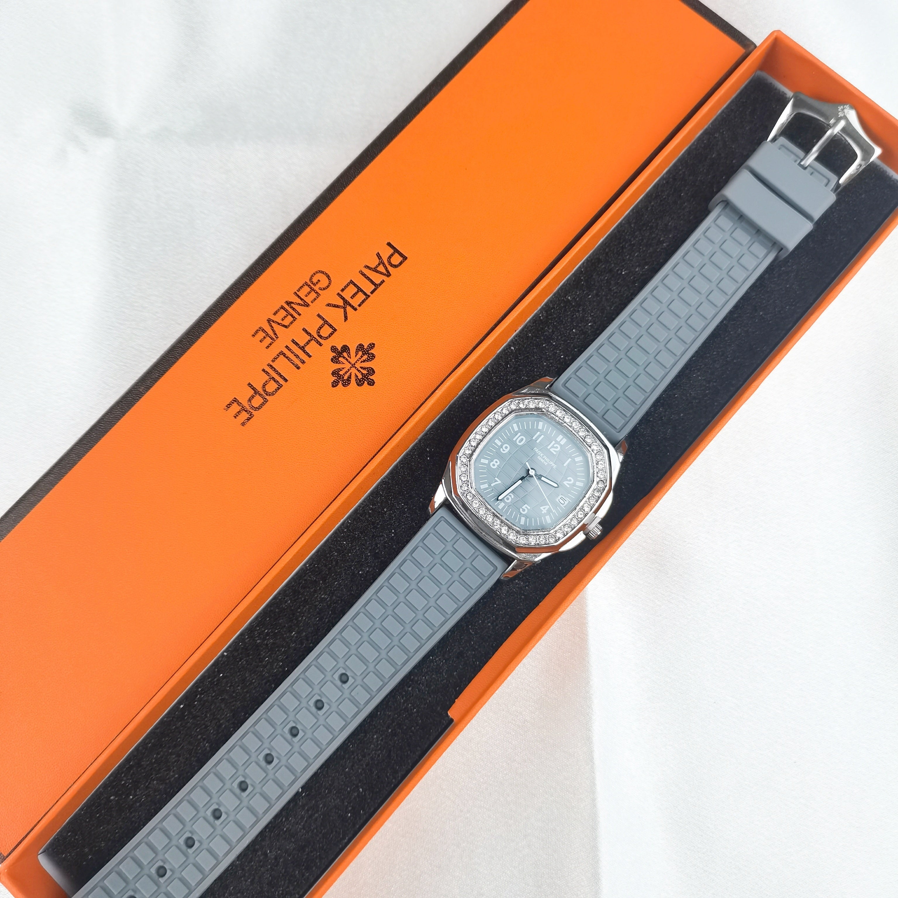 Montre inspirée de la Patek Philippe Nautilus