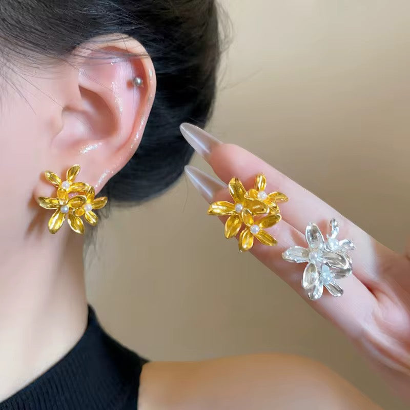 Boucles d'Oreilles Fleur d'Or Vintage – Éclat Floral et Perles