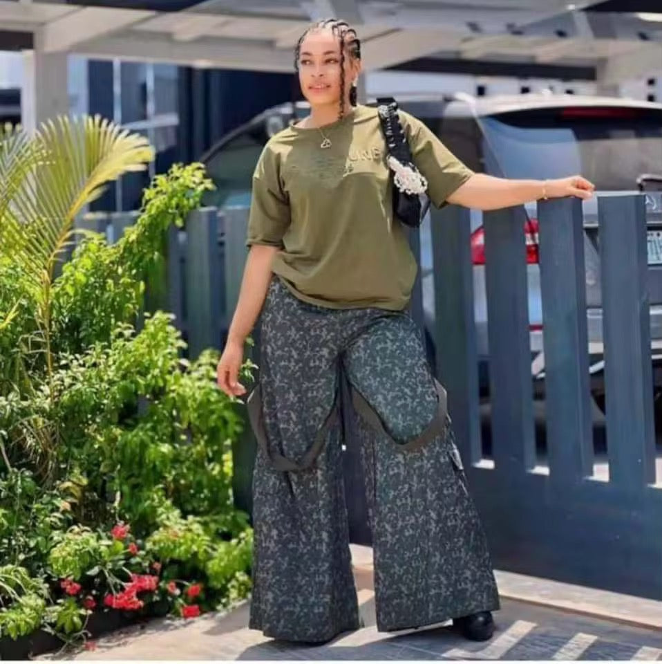 Ensemble "Military Street" – T-shirt Oversize et Pantalon Large Camouflage à Bretelles