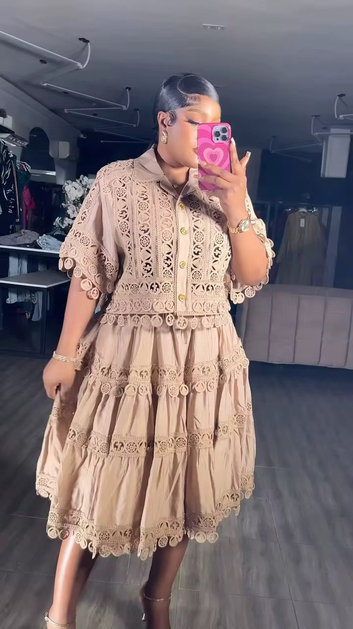 Robe "Isadora" – Robe Midi en Dentelle au Crochet et Finitions Festonnées