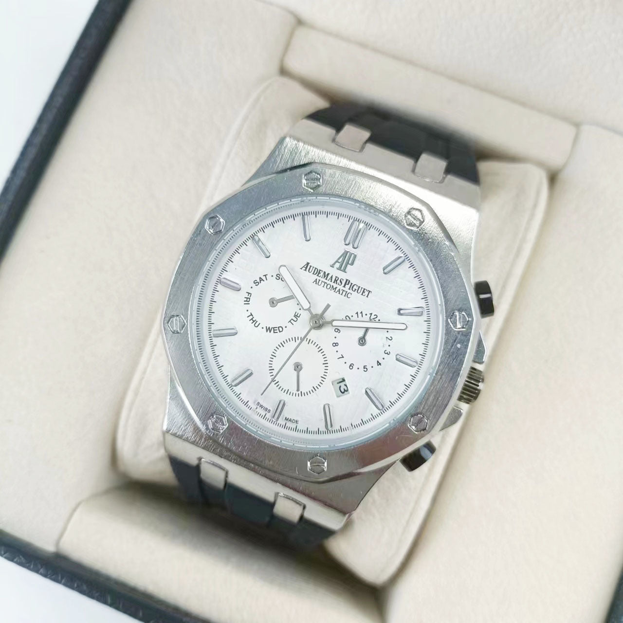 Montre inspirée de l'iconique Audemars Piguet Royal Oak