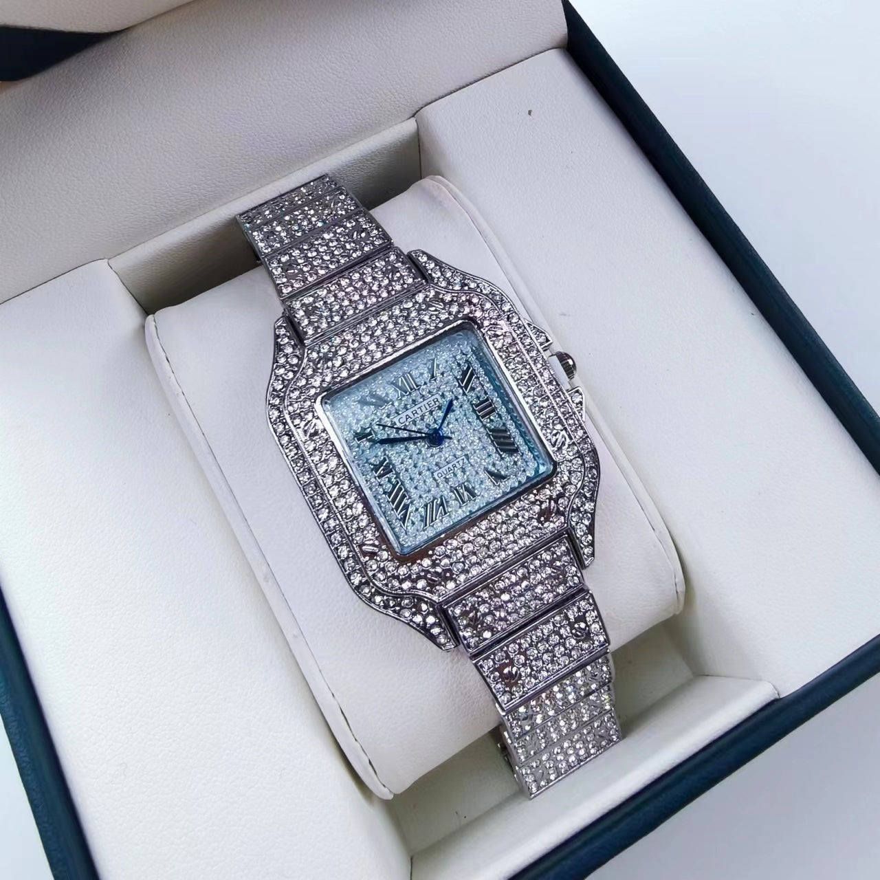 Montre inspirée de la légendaire Cartier Santos