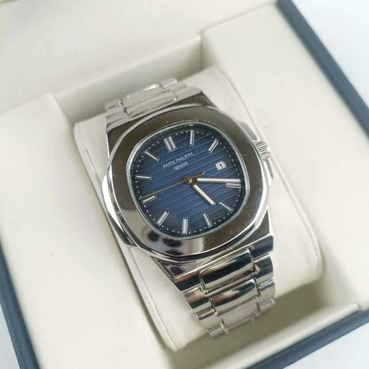 Montre inspirée de la Patek Philippe Nautilus