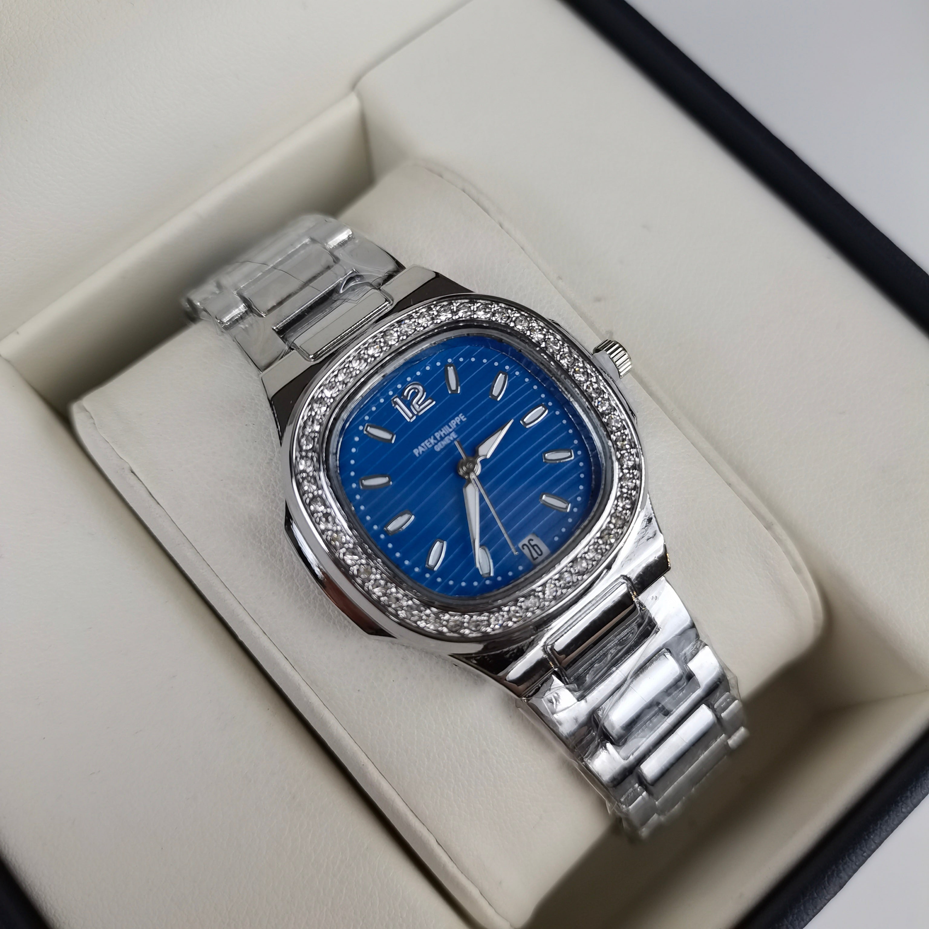 Montre inspirée de la Patek Philippe Nautilus