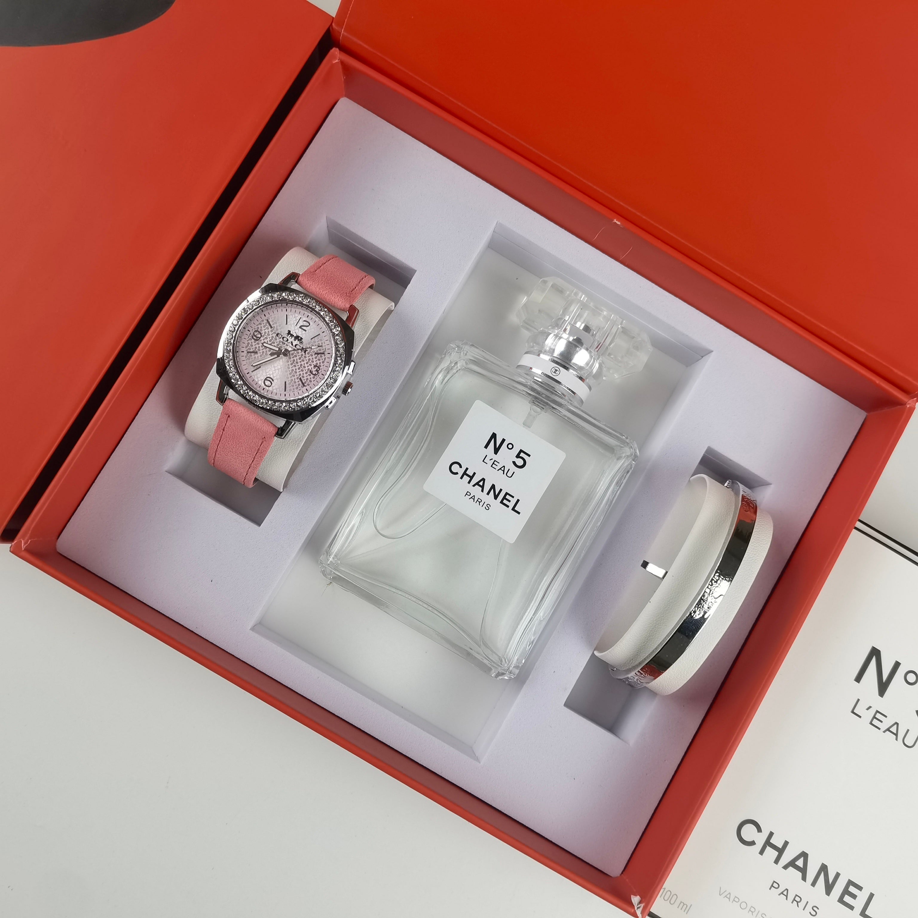 Montre inspirée de la collection des montres Coach, parfum chanel et bracelet