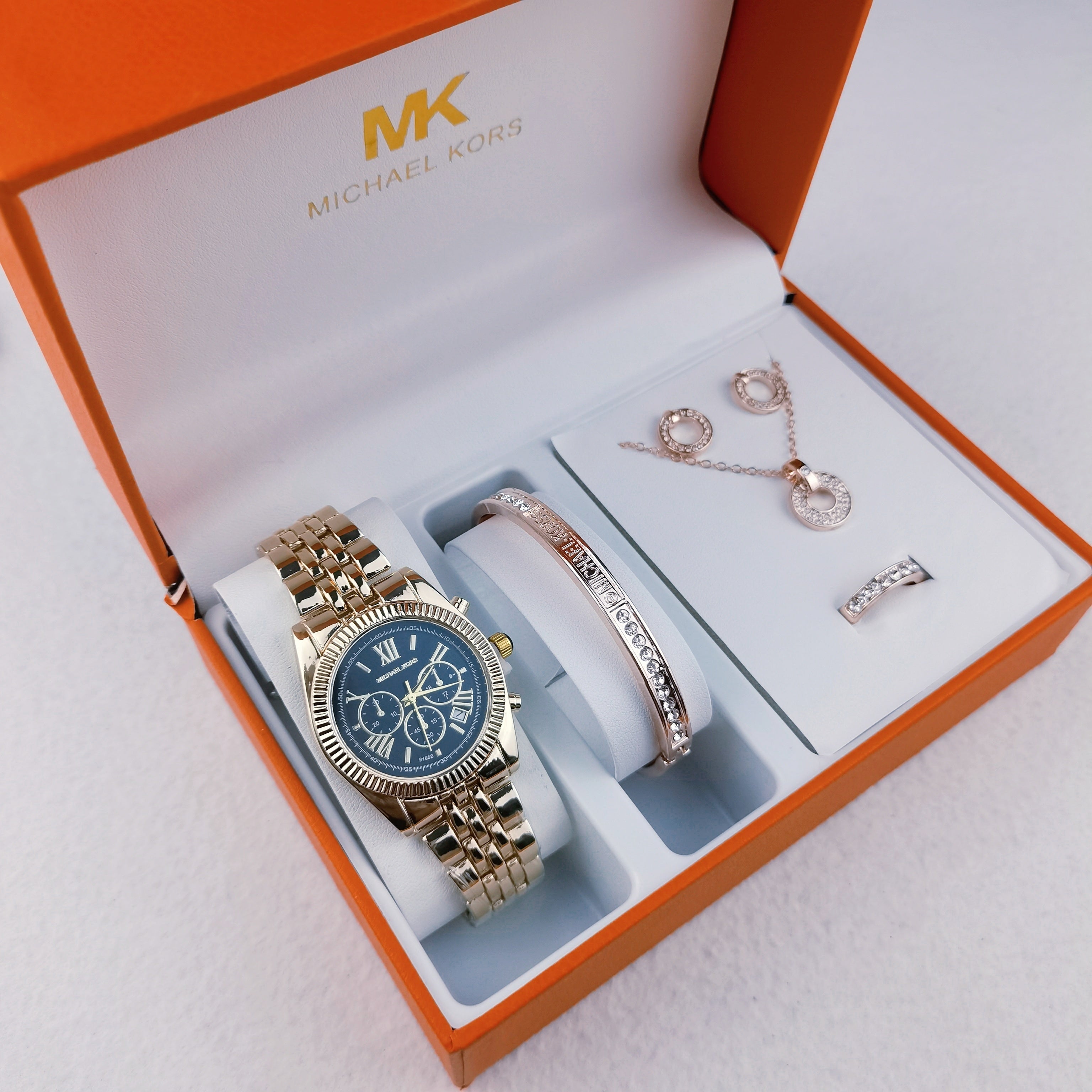 Montre inspirée de la Michael Kors (MK) accompagné des bracelets et bijoux Rolex