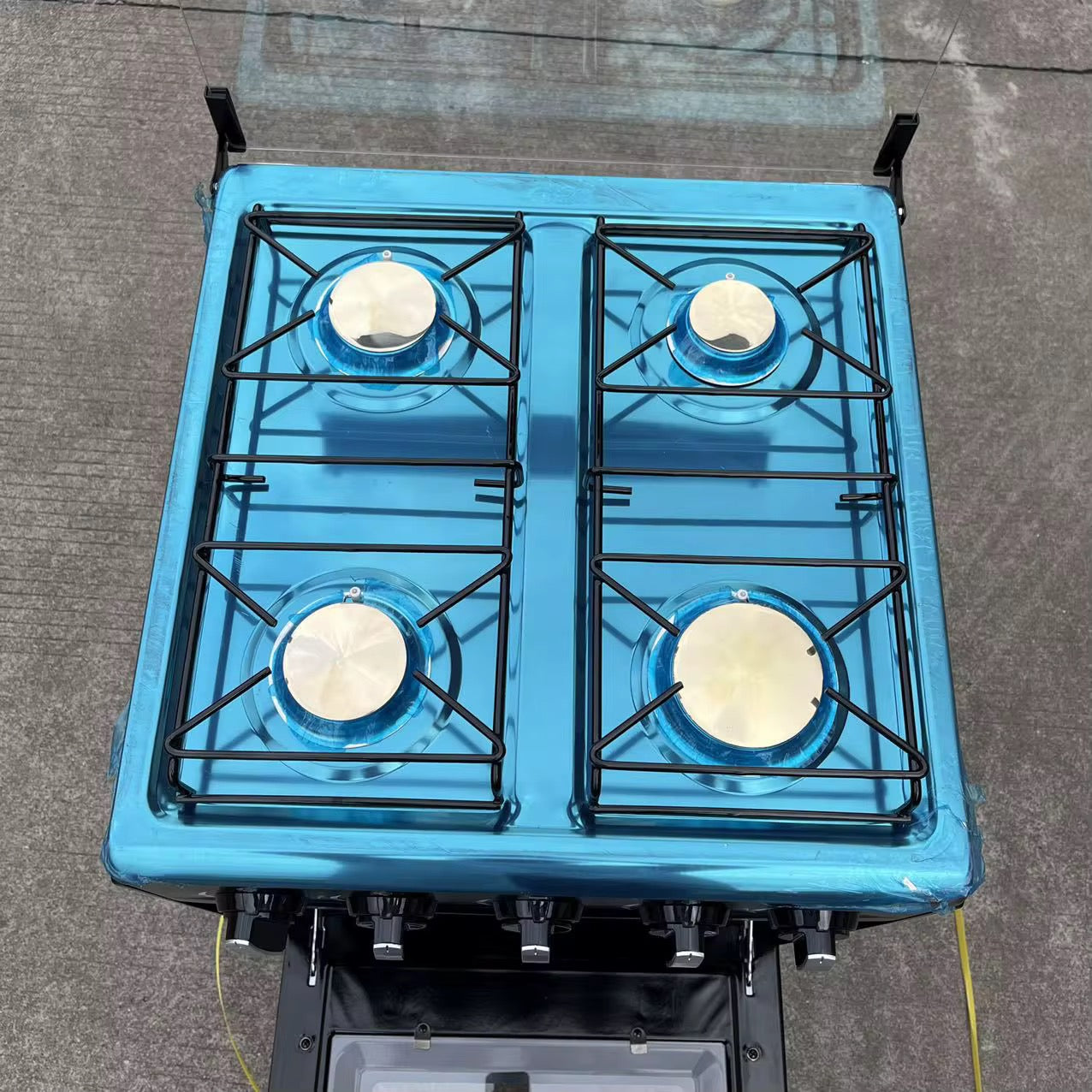 Cuisinière à Gaz Premium – 4 Brûleurs avec Four Intégré & Couvercle de Protection