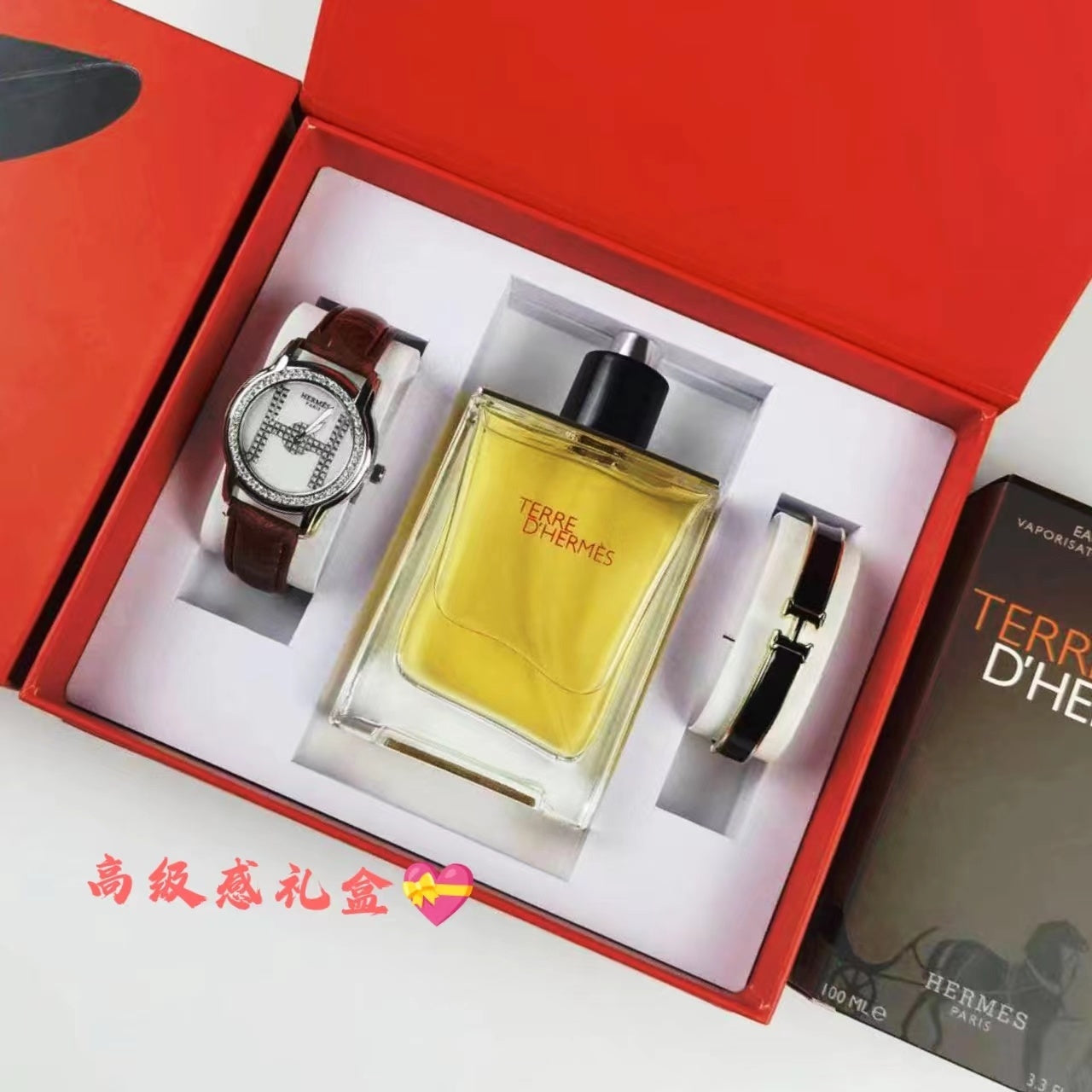 Montre inspirée de la prestigieuse collection Hermès, du légendaire Terre d'Hermès à un bracelet assorti