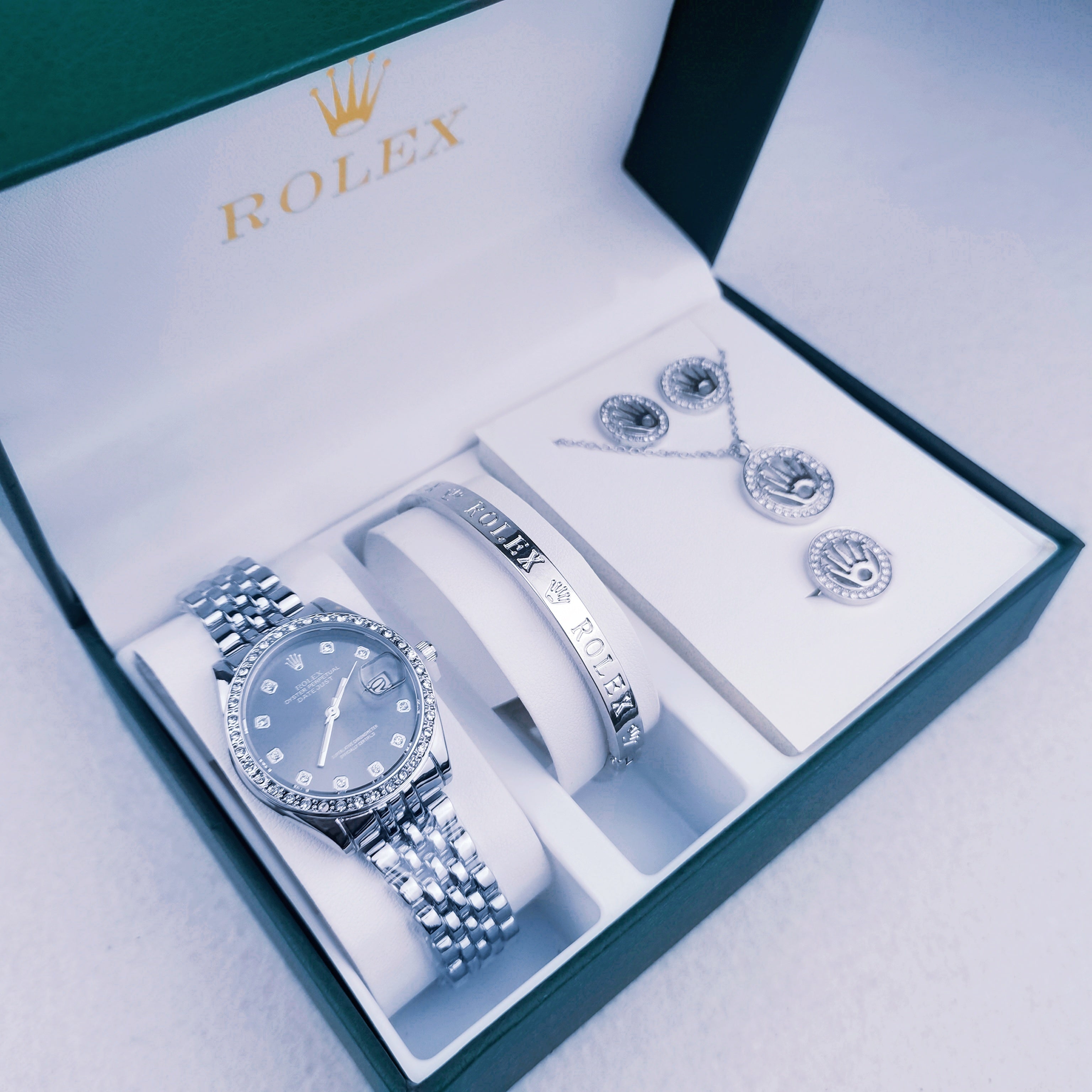 Montre inspirée de la Rolex Datejust accompagné des bracelets et bijoux Rolex