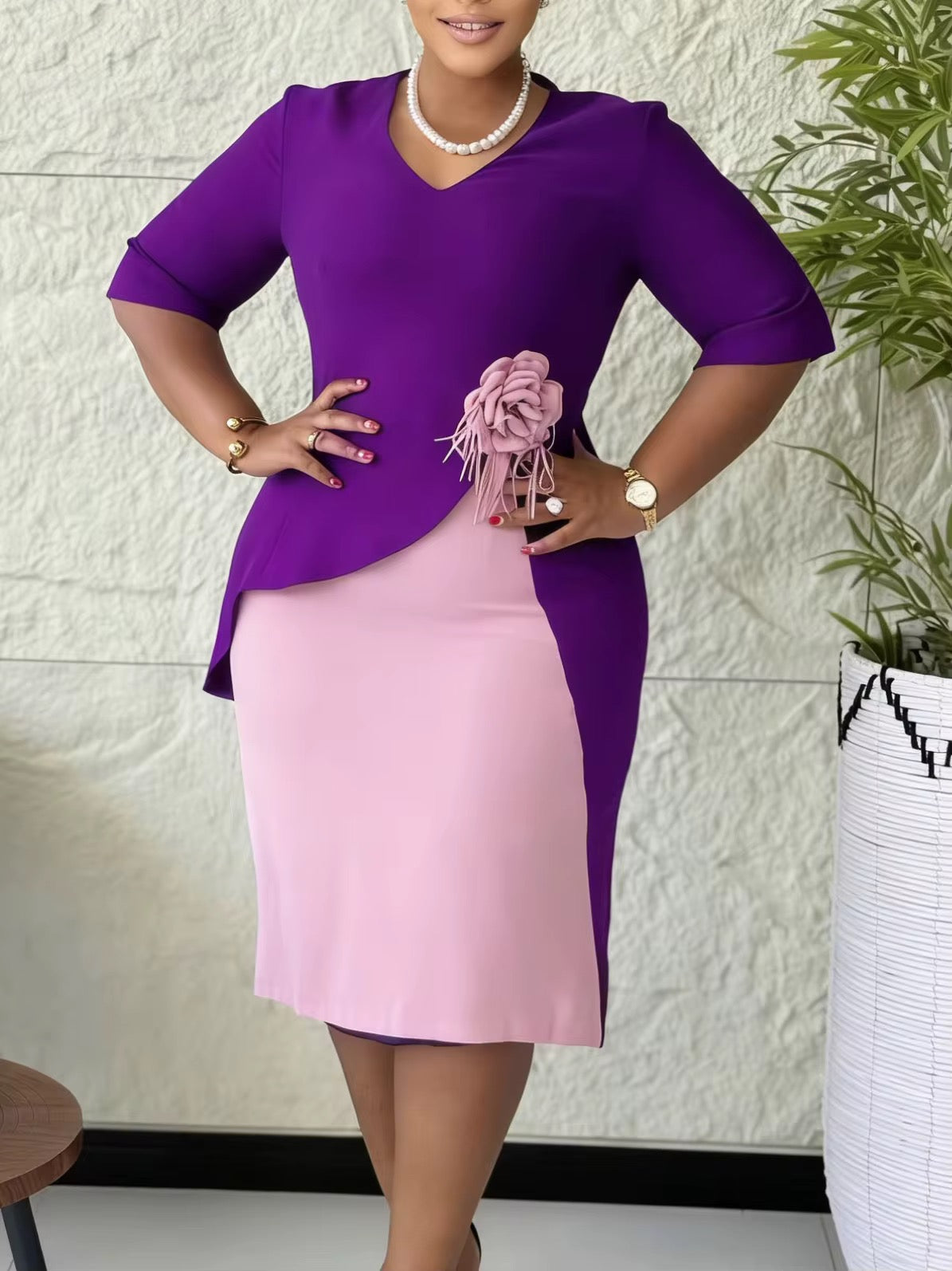 Robe de Soirée Ajustée à Manches Mi-Longues – Style Africain Contemporain