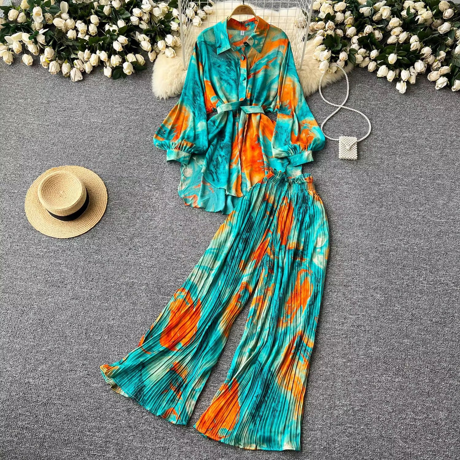 Ensemble "Élégance Graphique" – Chemise Longue et Pantalon Large Plissé