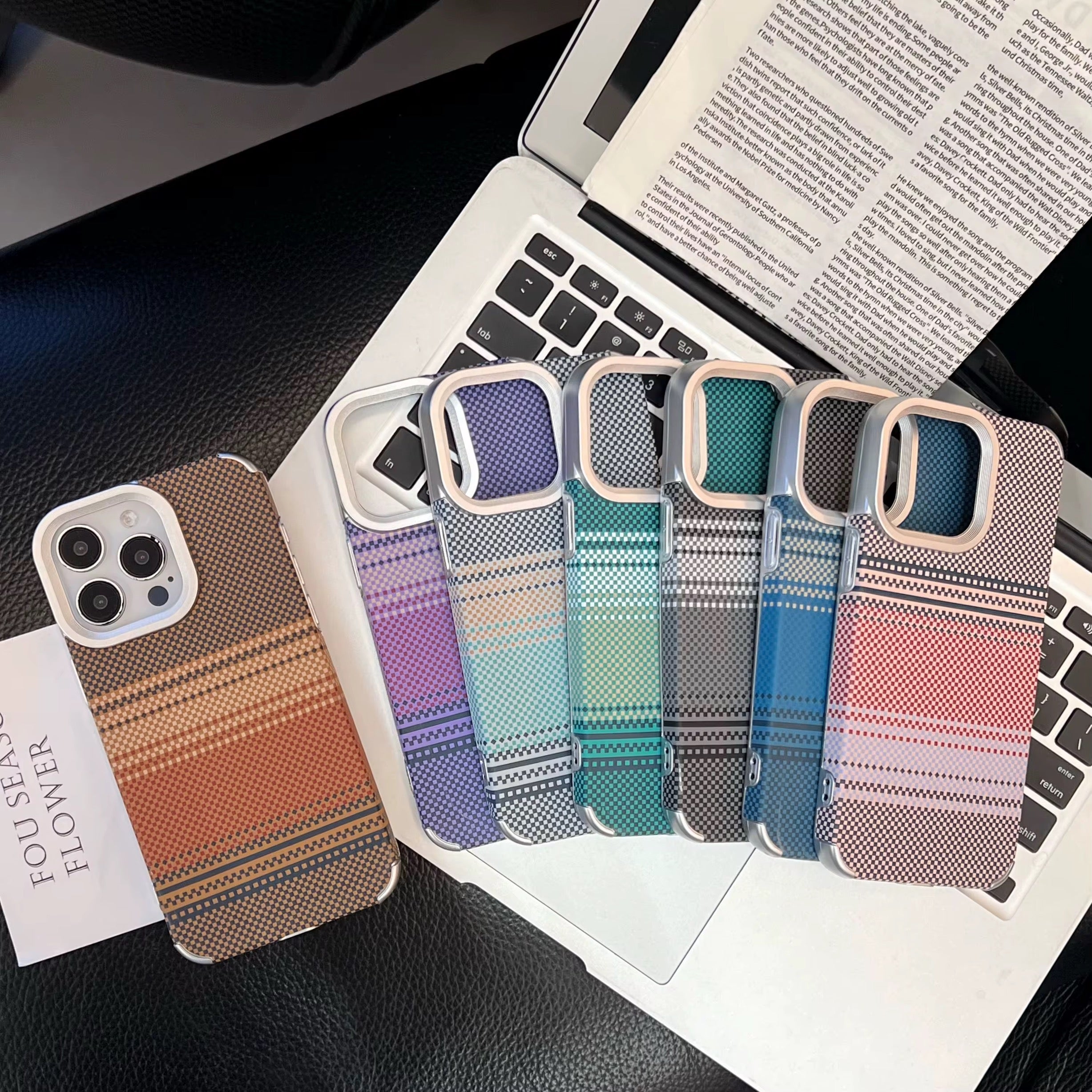 Protection Rigide en Fibre de Carbone iPhone – Coque de Luxe Motif Géométrique