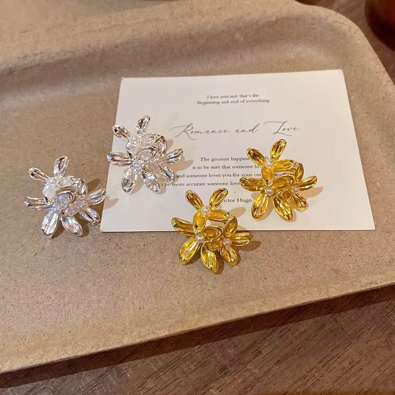 Boucles d'Oreilles Fleur d'Or Vintage – Éclat Floral et Perles
