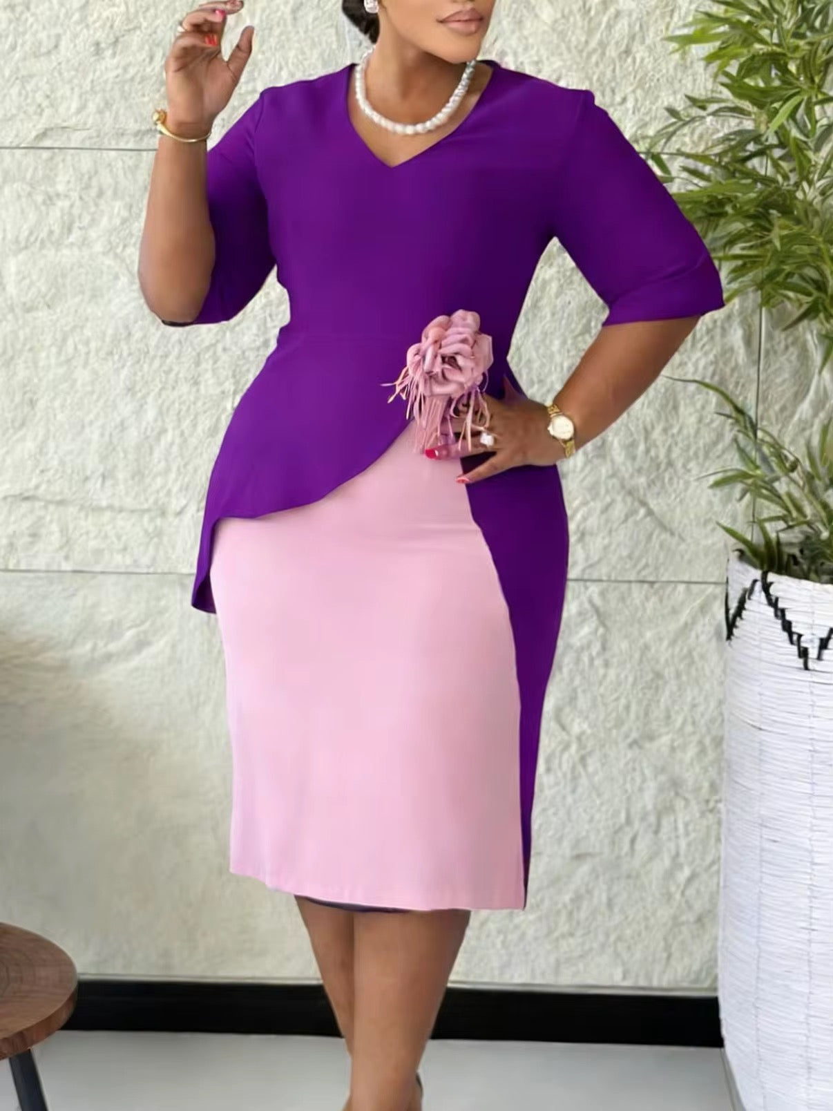 Robe de Soirée Ajustée à Manches Mi-Longues – Style Africain Contemporain