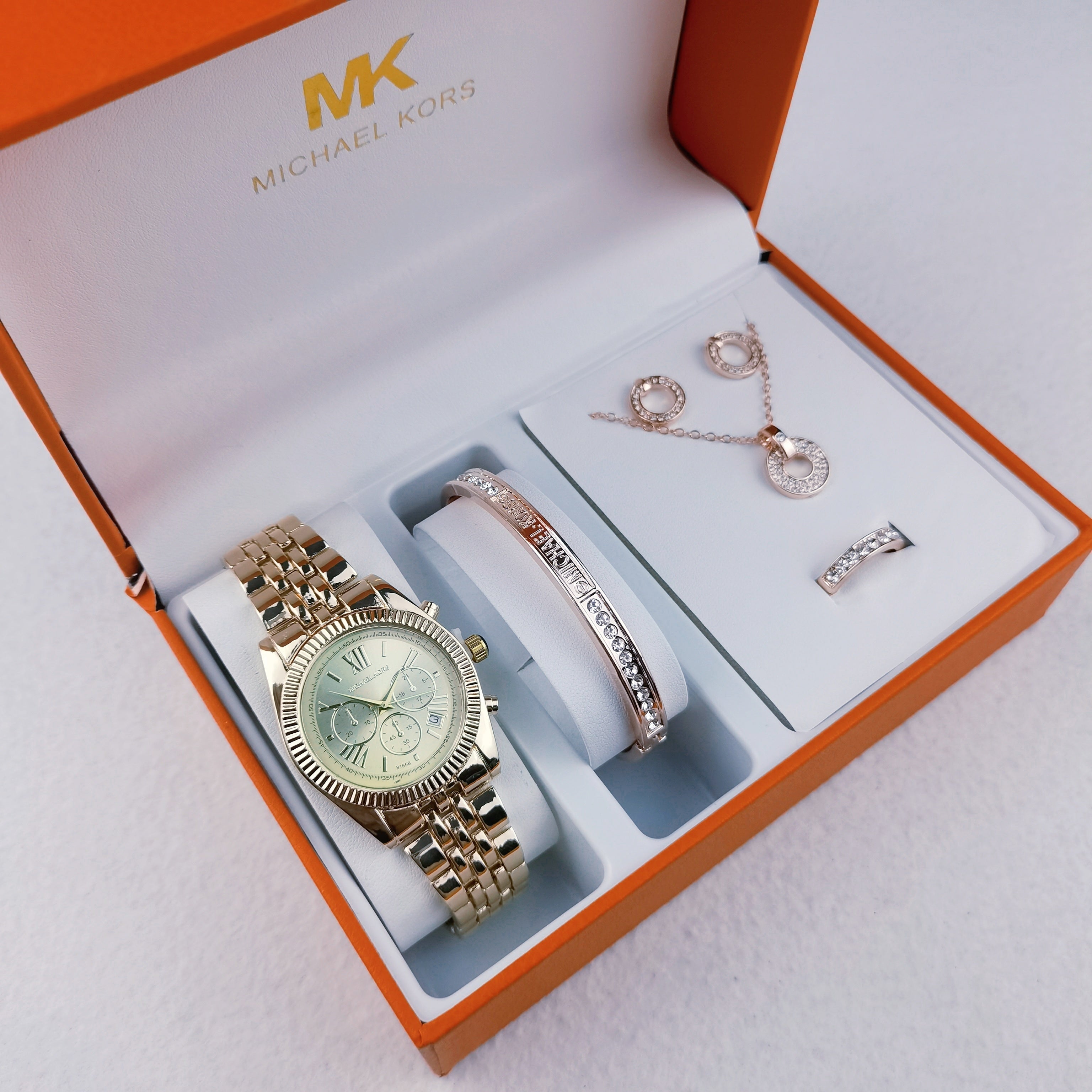 Montre inspirée de la Michael Kors (MK) accompagné des bracelets et bijoux Rolex