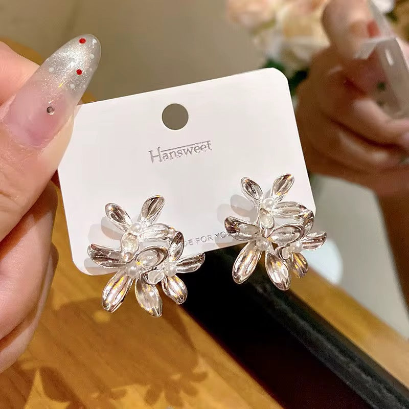 Boucles d'Oreilles Fleur d'Or Vintage – Éclat Floral et Perles