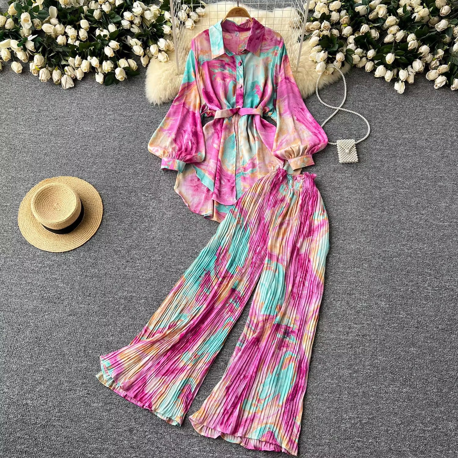 Ensemble "Élégance Graphique" – Chemise Longue et Pantalon Large Plissé