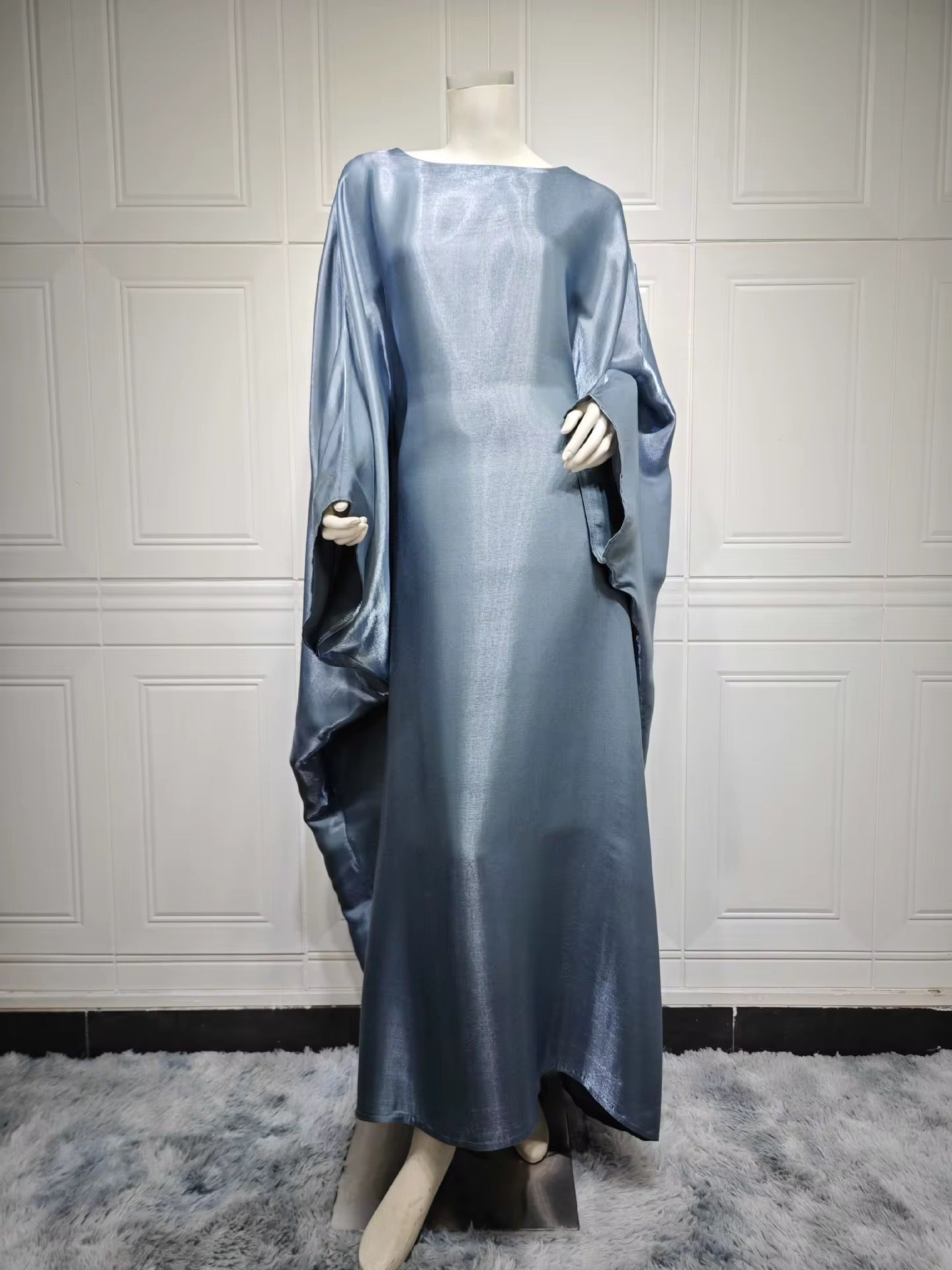 Abaya de Soirée Fluide Satinée – Style Modeste & Chic Oriental
