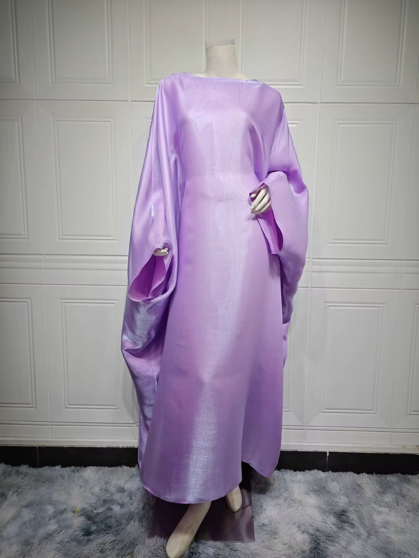 Abaya de Soirée Fluide Satinée – Style Modeste & Chic Oriental
