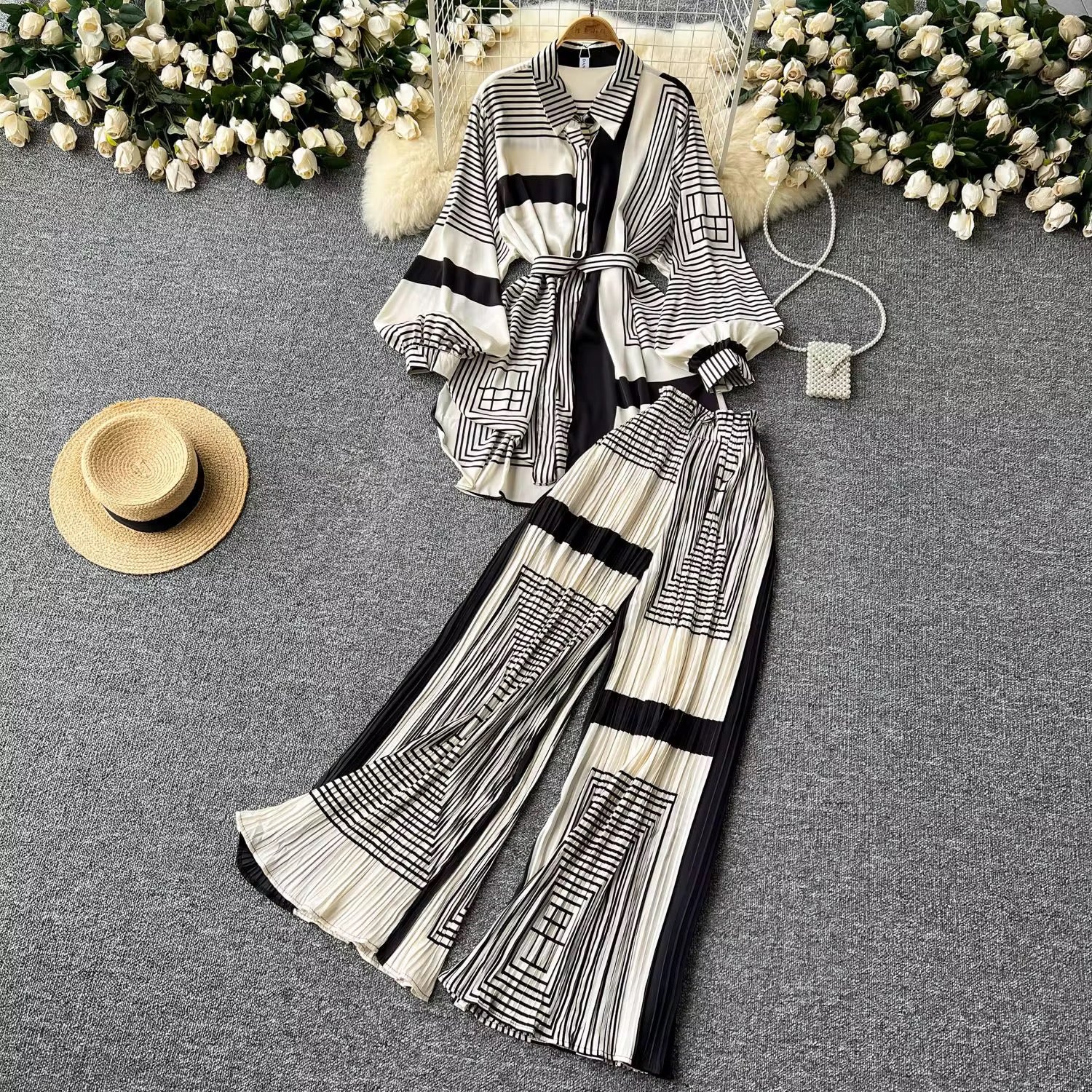 Ensemble "Élégance Graphique" – Chemise Longue et Pantalon Large Plissé