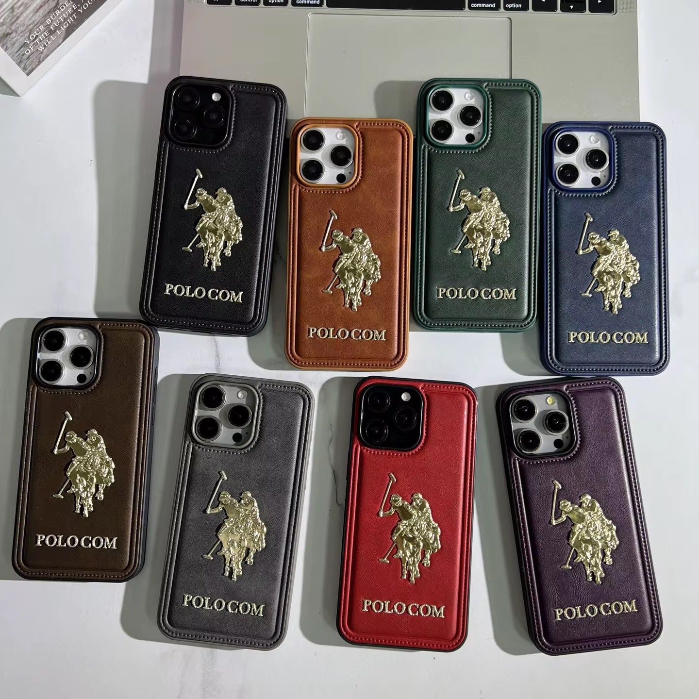 Coque iPhone Luxe "Polo Com" en Cuir Premium – Étui de Protection Chic et Antichoc pour iPhone 11 à 16 Pro Max