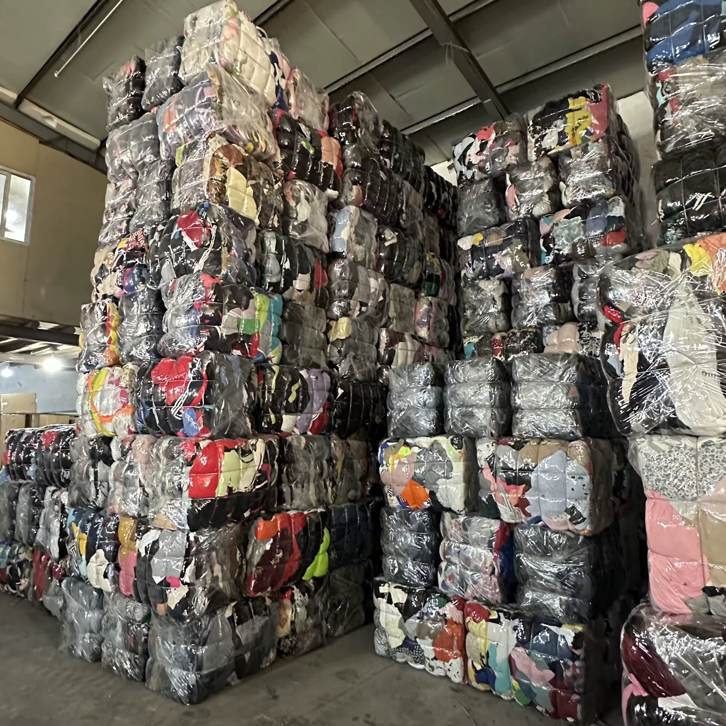 Balle de Vestes de Costume pour Hommes – 45kg (Environ 63 pièces)