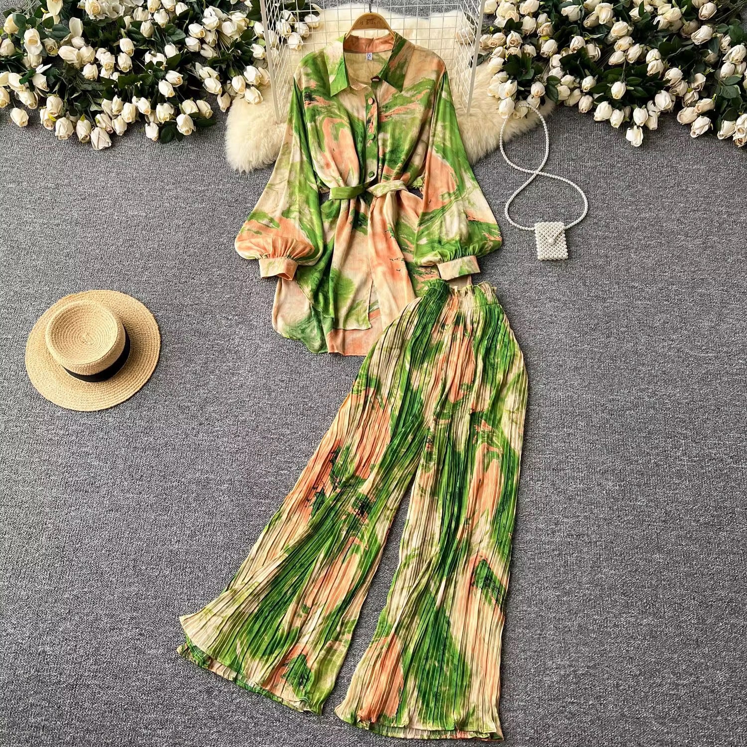 Ensemble "Élégance Graphique" – Chemise Longue et Pantalon Large Plissé