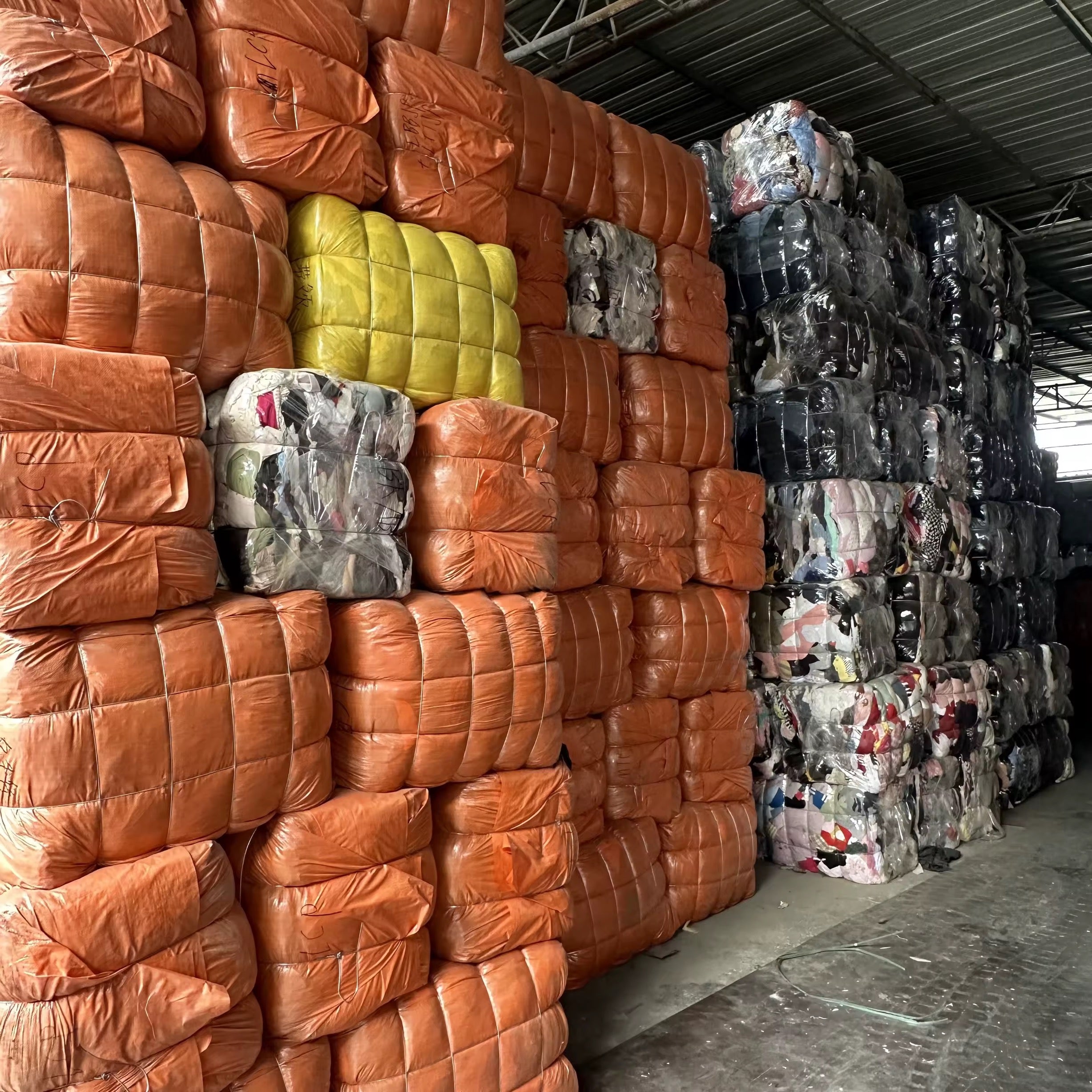 Balle de Pantalons en Jean pour Femmes – 45kg (Environ 108 pièces)