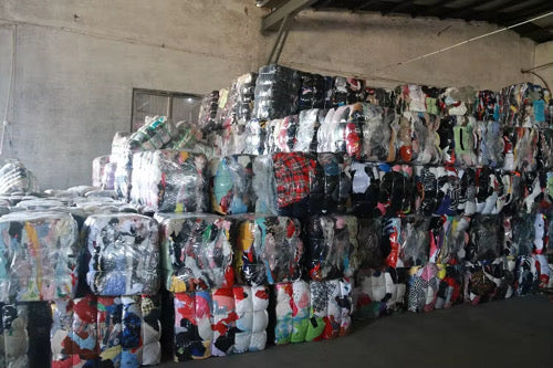 Friperie ballot des Jeans Homme – Balle Pressée de 200 Unités pour Revendeurs