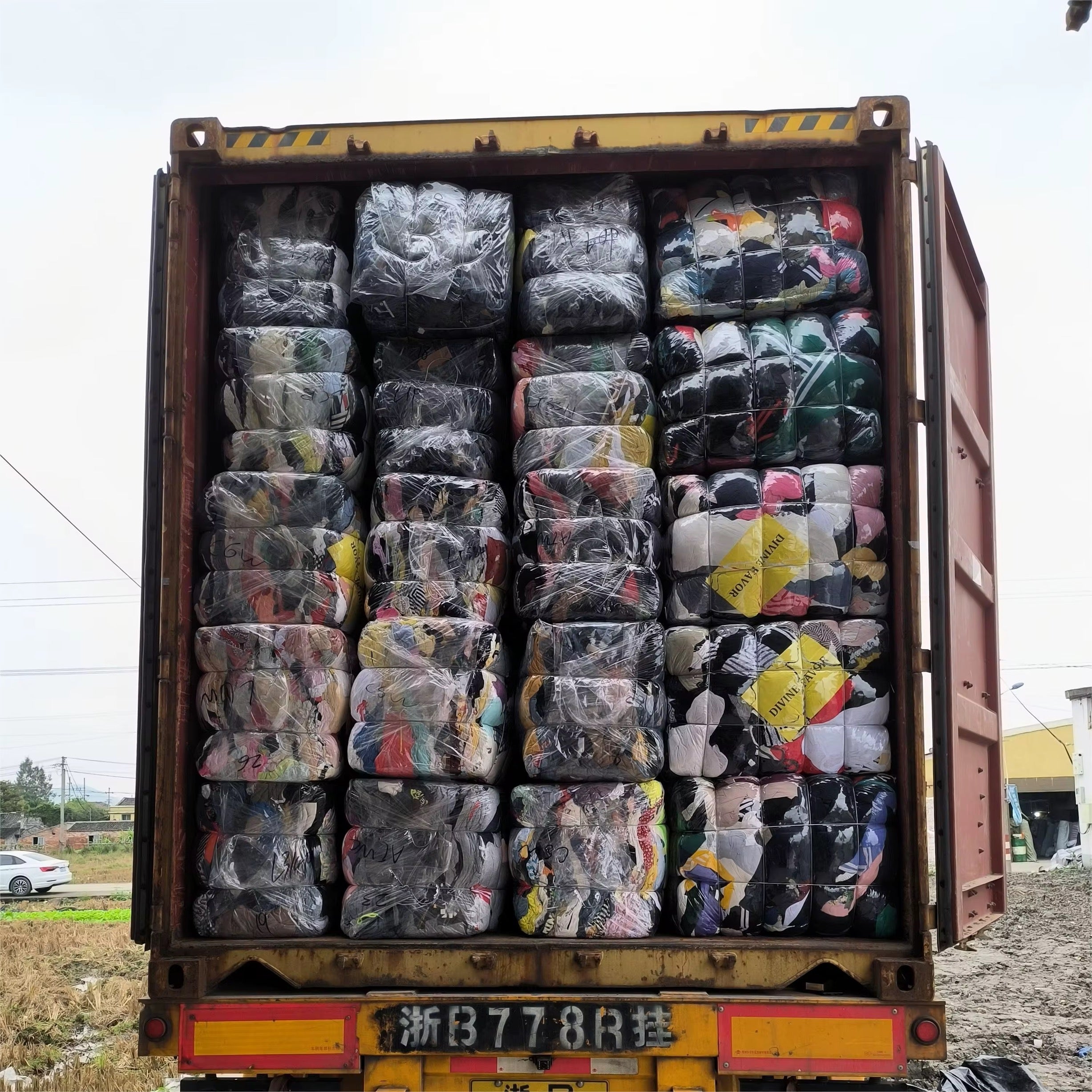 Friperie ballot des Jeans Homme – Balle Pressée de 200 Unités pour Revendeurs