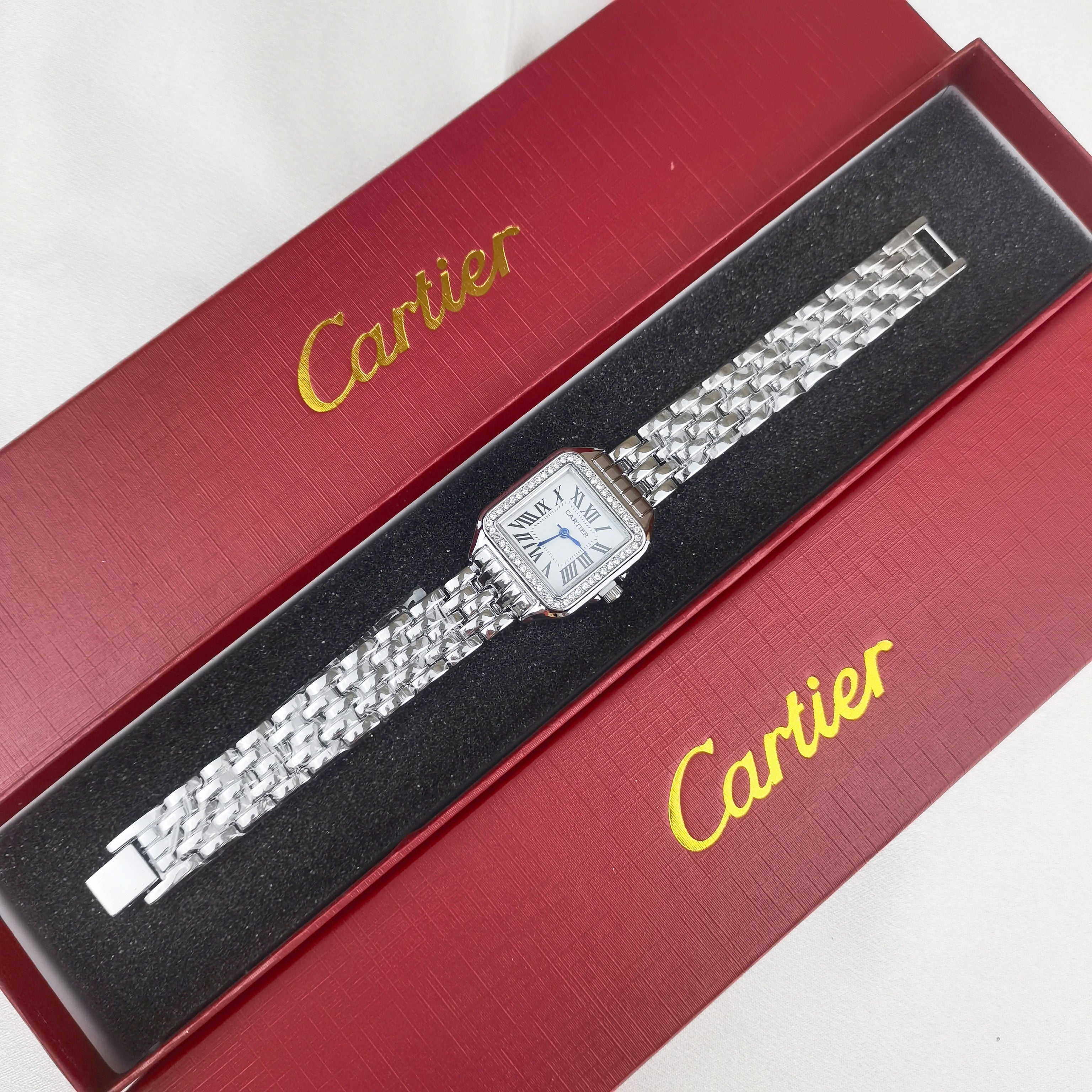 Montre inspirée de la légendaire Cartier Santos