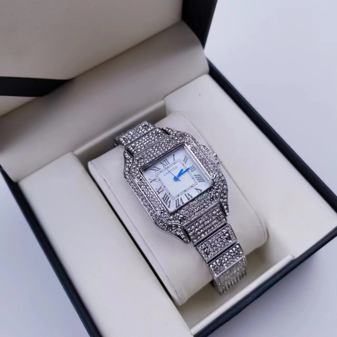 Montre inspirée de la légendaire Cartier Santos