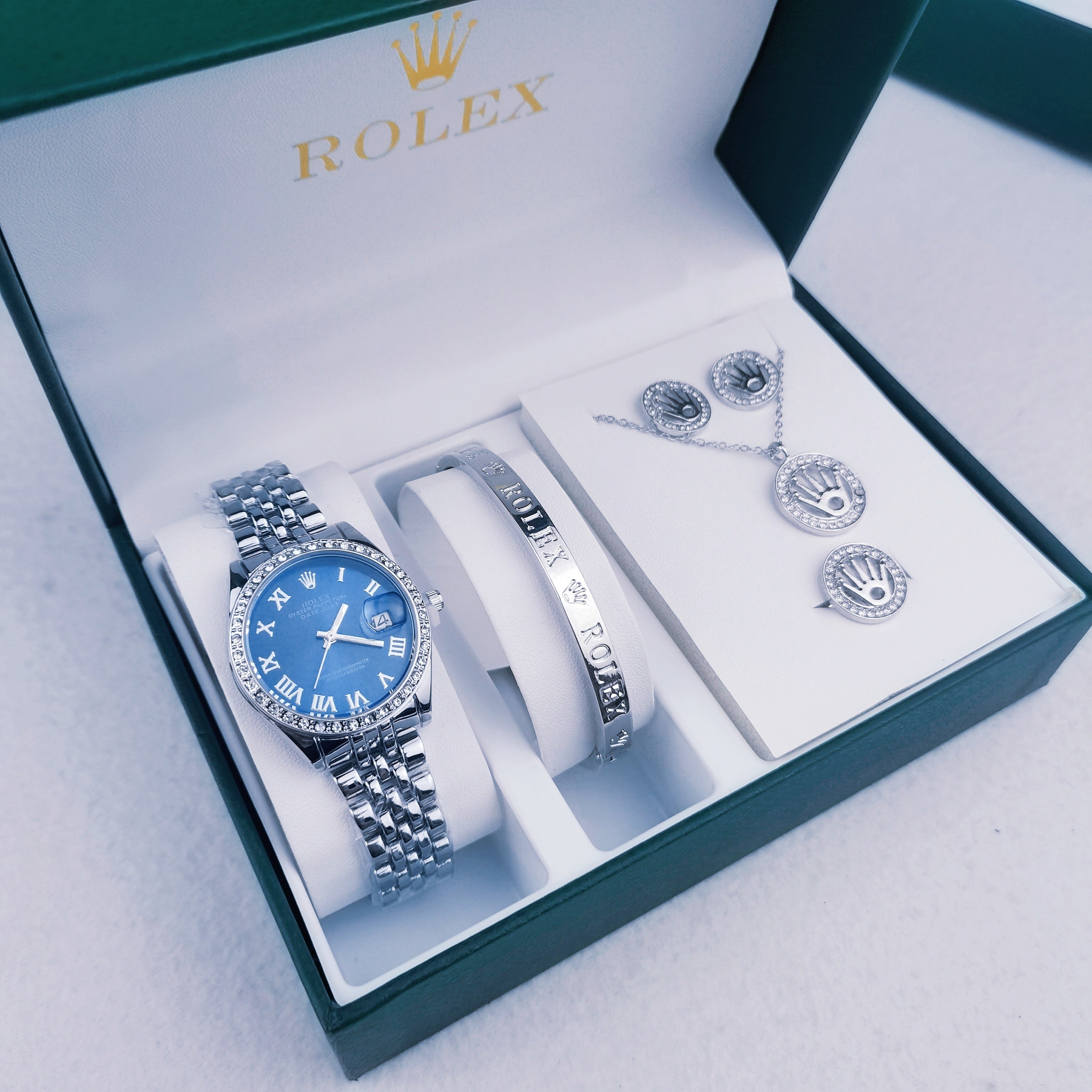 Montre inspirée de la Rolex Datejust accompagné des bracelets et bijoux Rolex