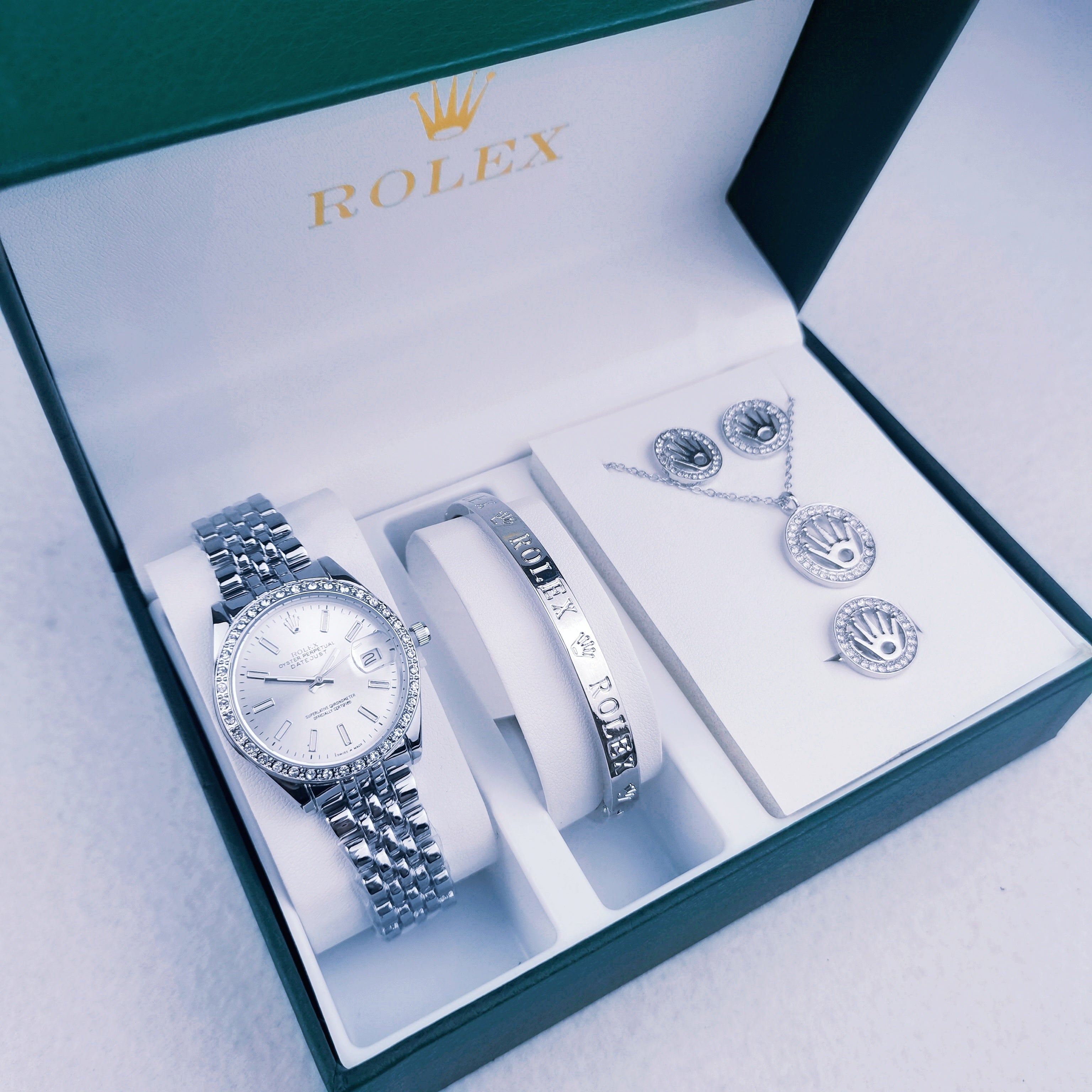 Montre inspirée de la Rolex Datejust accompagné des bracelets et bijoux Rolex
