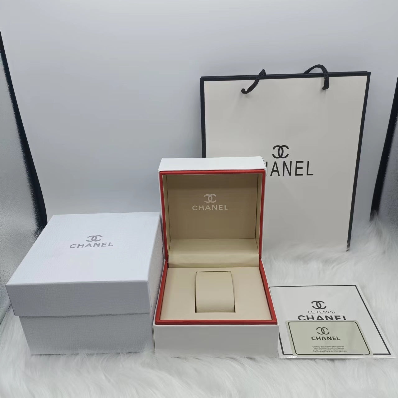 Boitier des montres cartier, Dior, Gucci, Chanel, LV